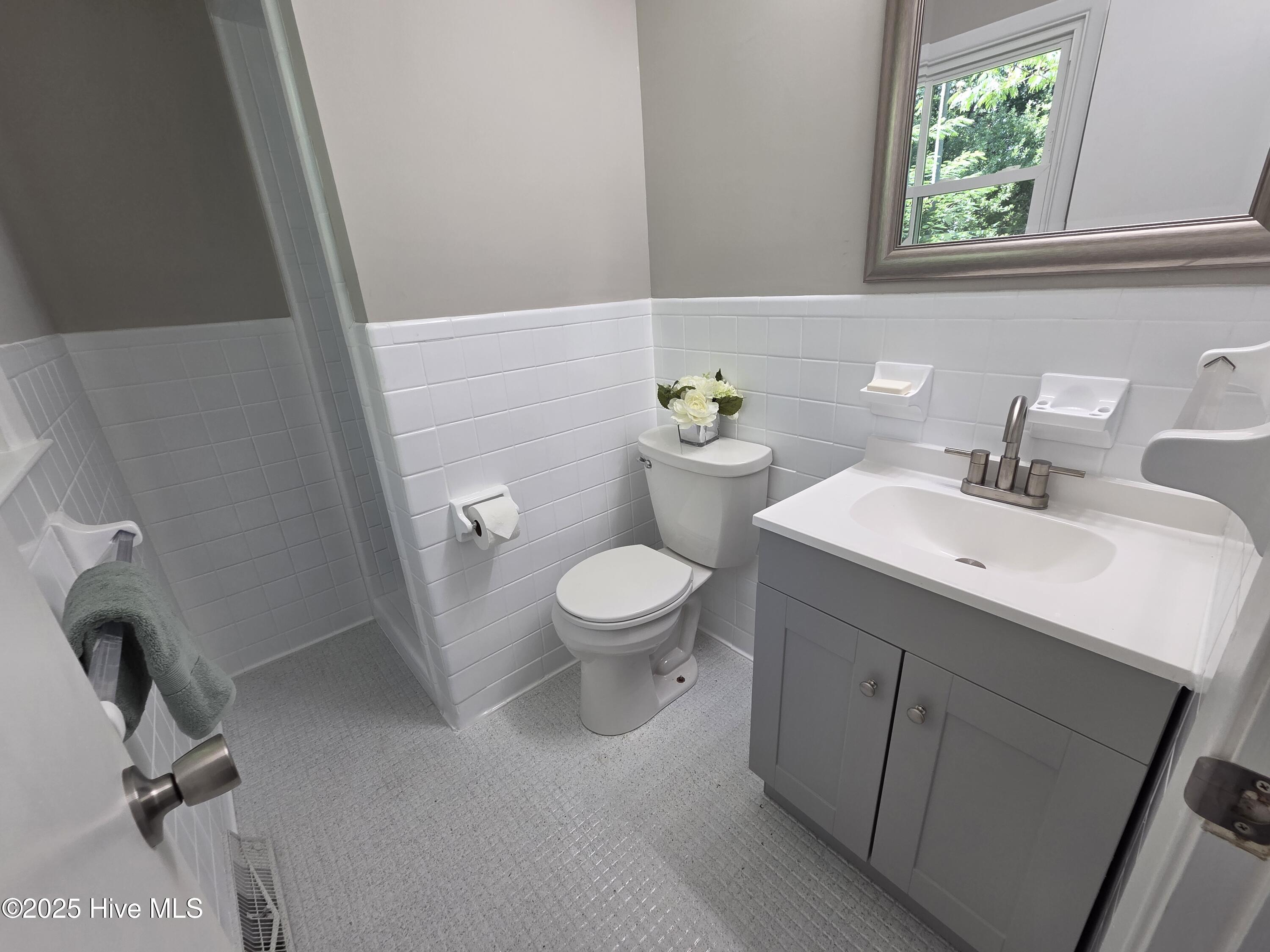 527 W College Street Property Photo 31