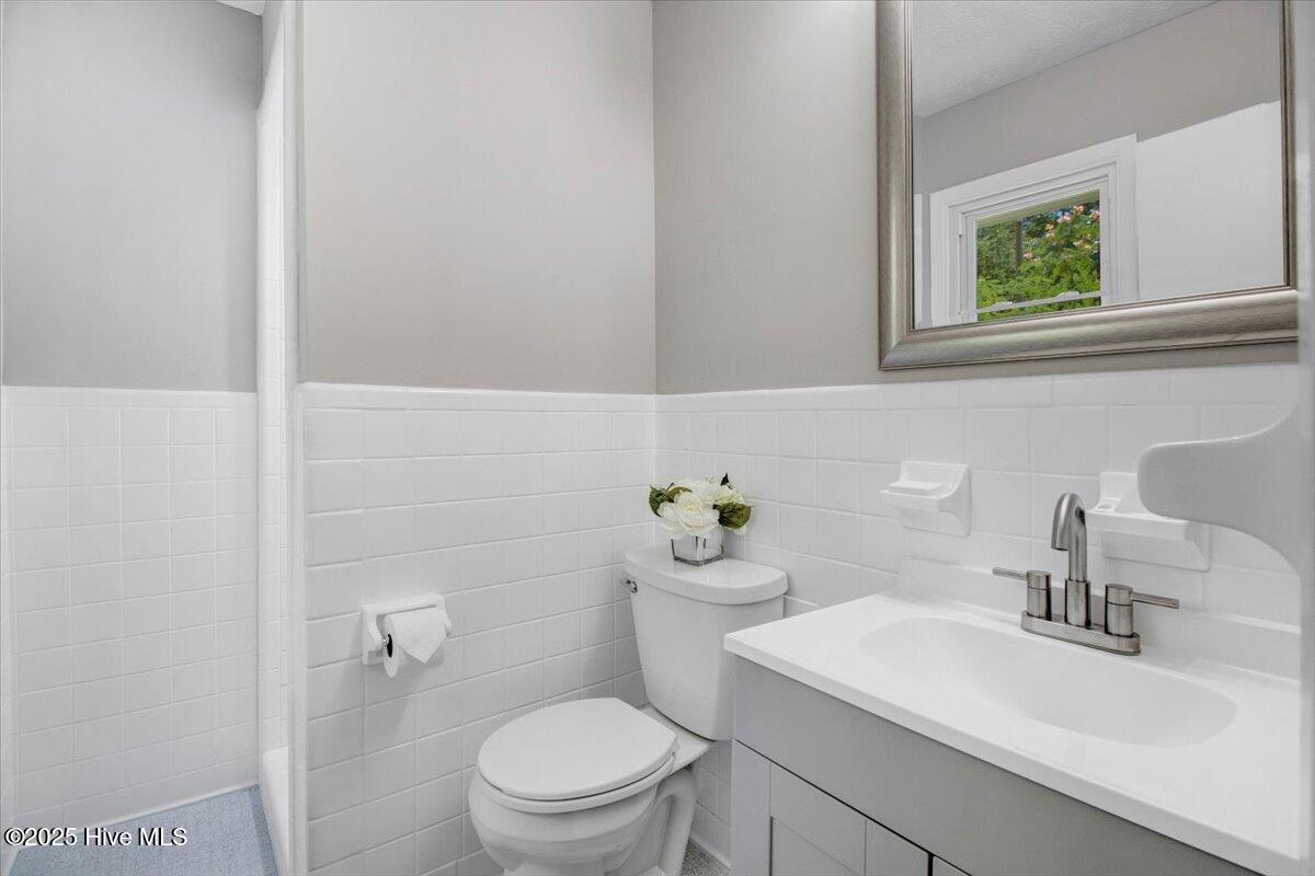 527 W College Street Property Photo 32