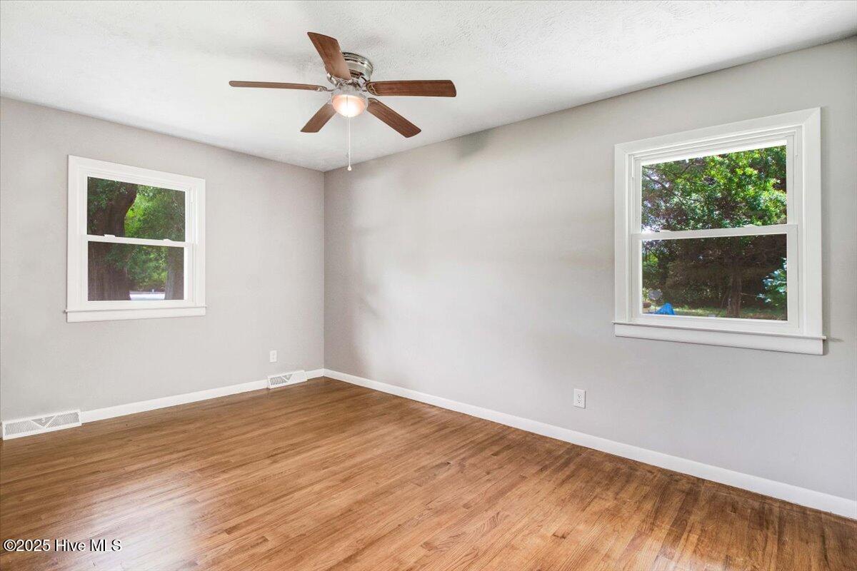 527 W College Street Property Photo 33