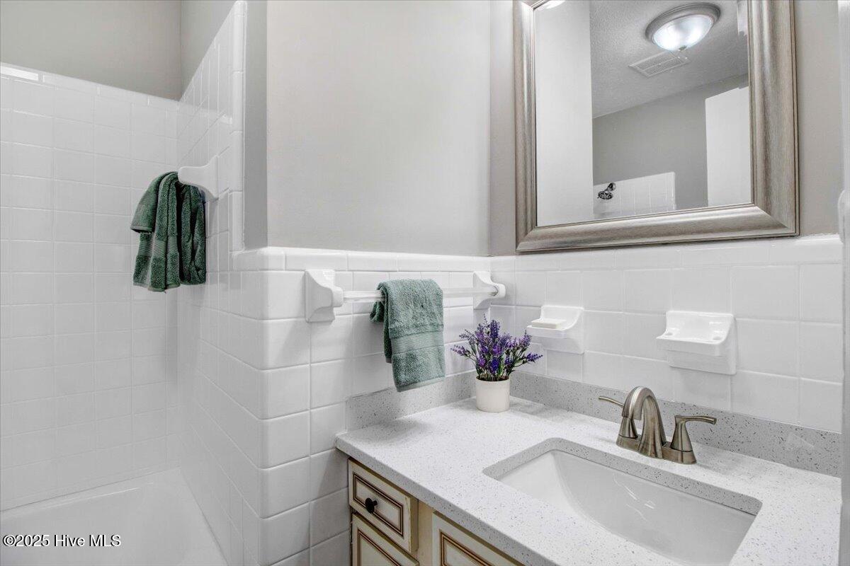 527 W College Street Property Photo 35