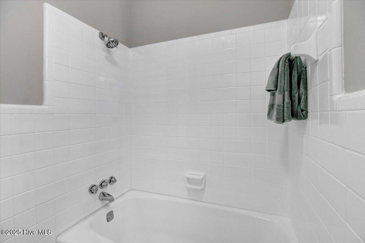 527 W College Street Property Photo 36