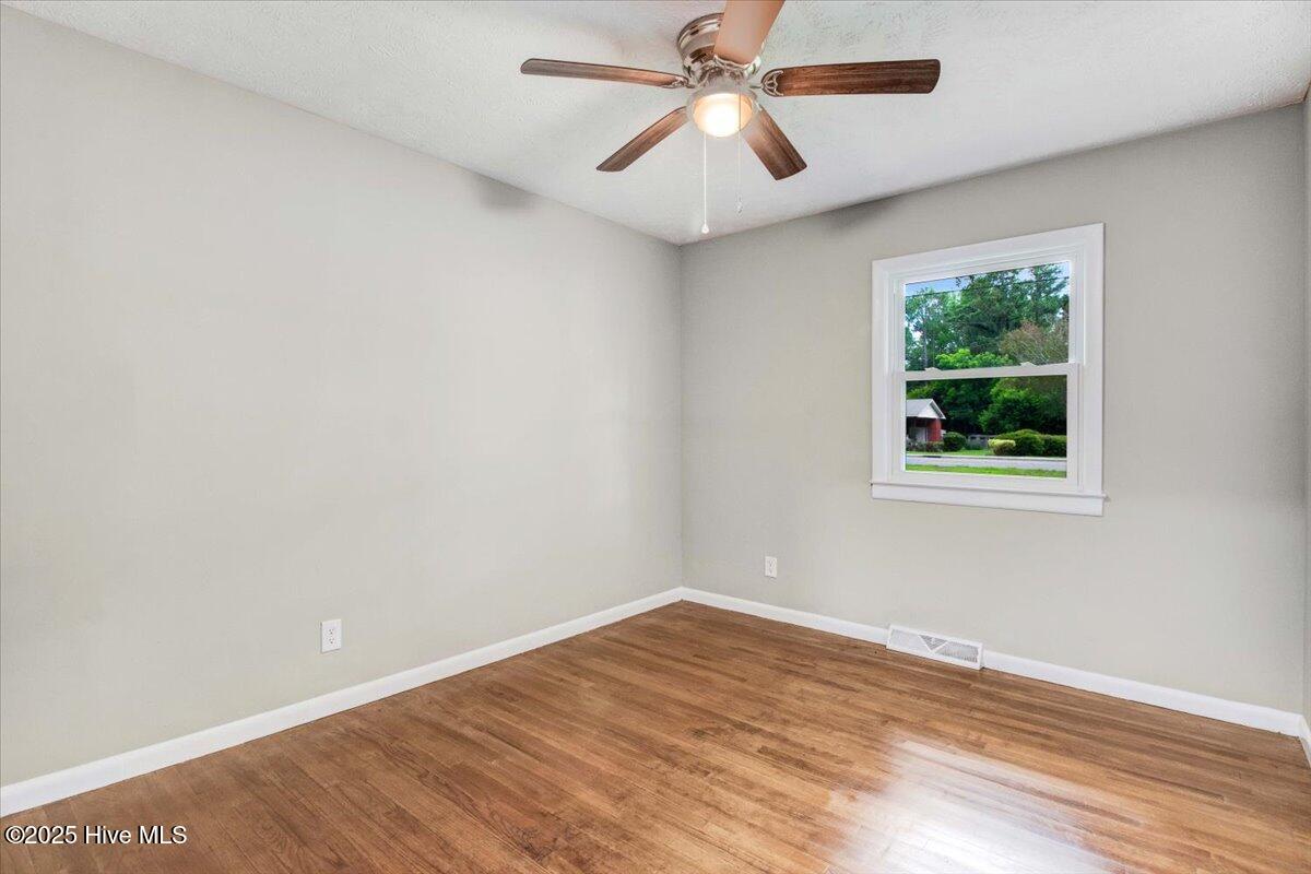 527 W College Street Property Photo 37