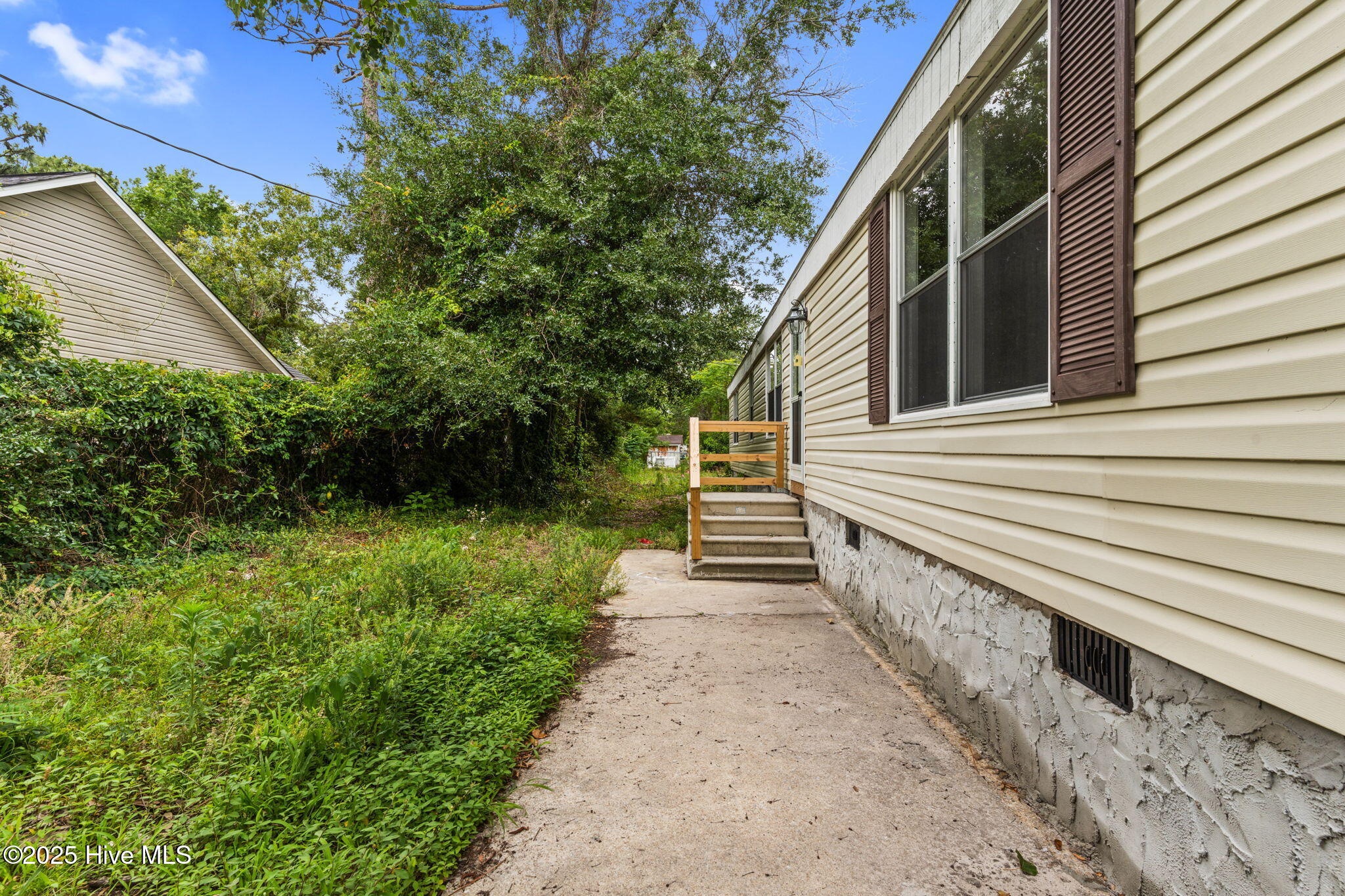 1070 Pinecrest Road Property Photo 1