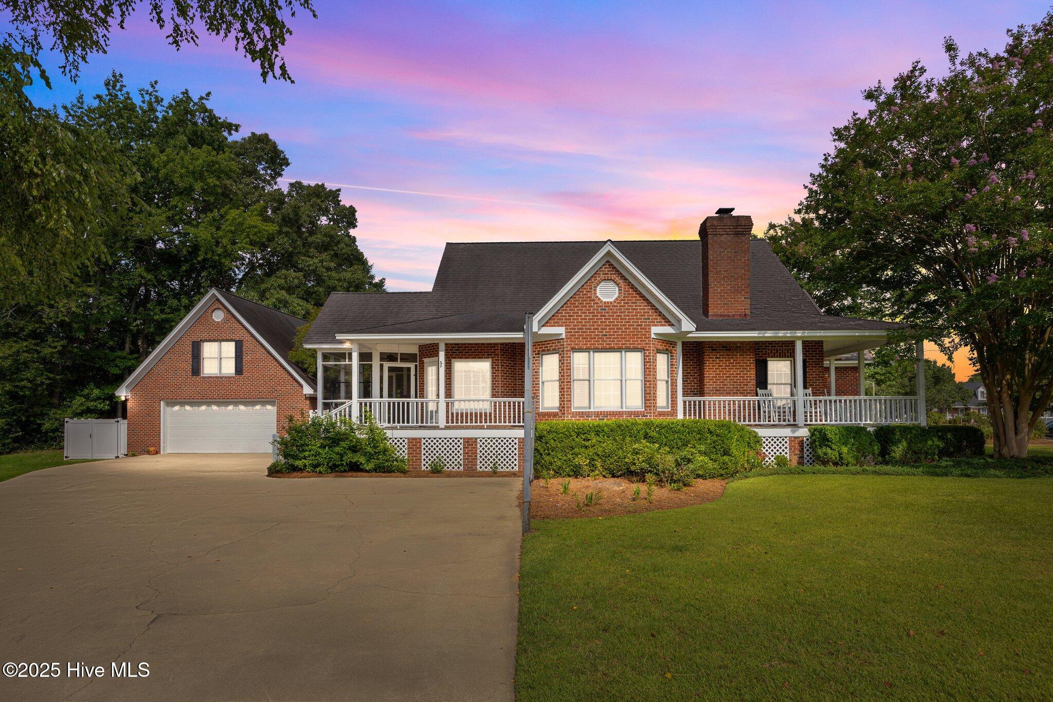 2001 Summerfield Drive Property Photo 1