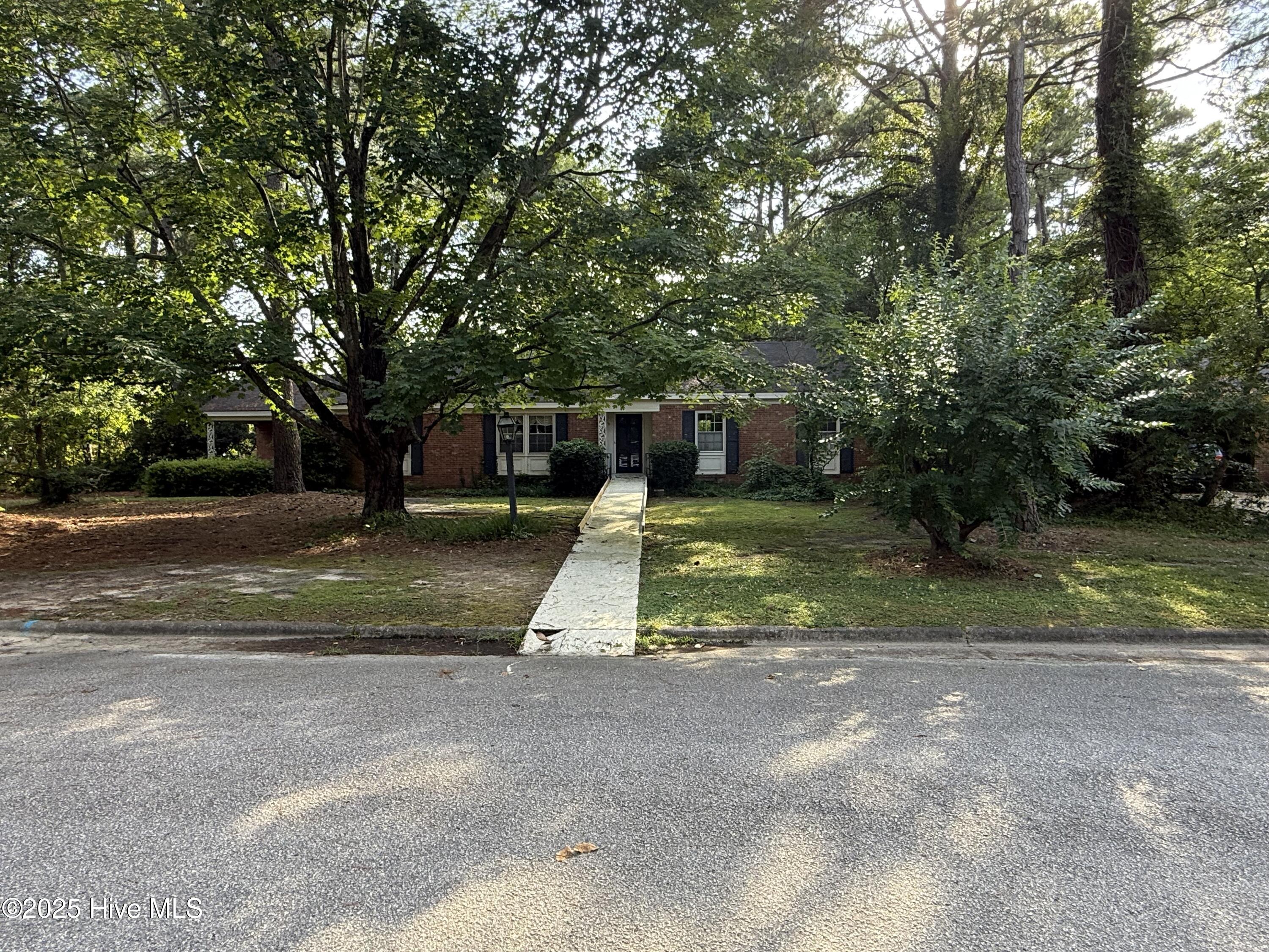 2103 Somerset Drive Property Photo 1