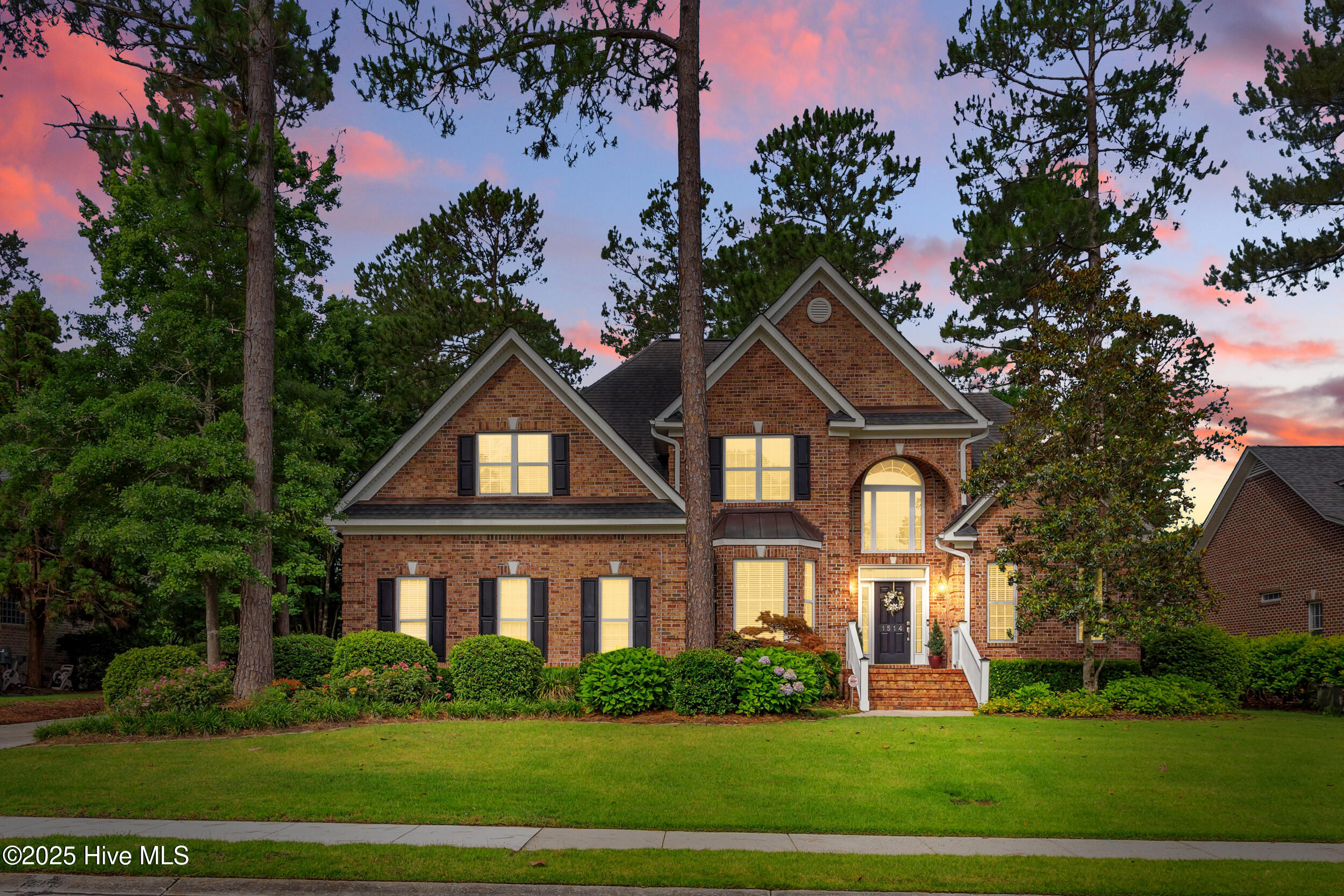 1514 Grandiflora Drive Property Photo 3