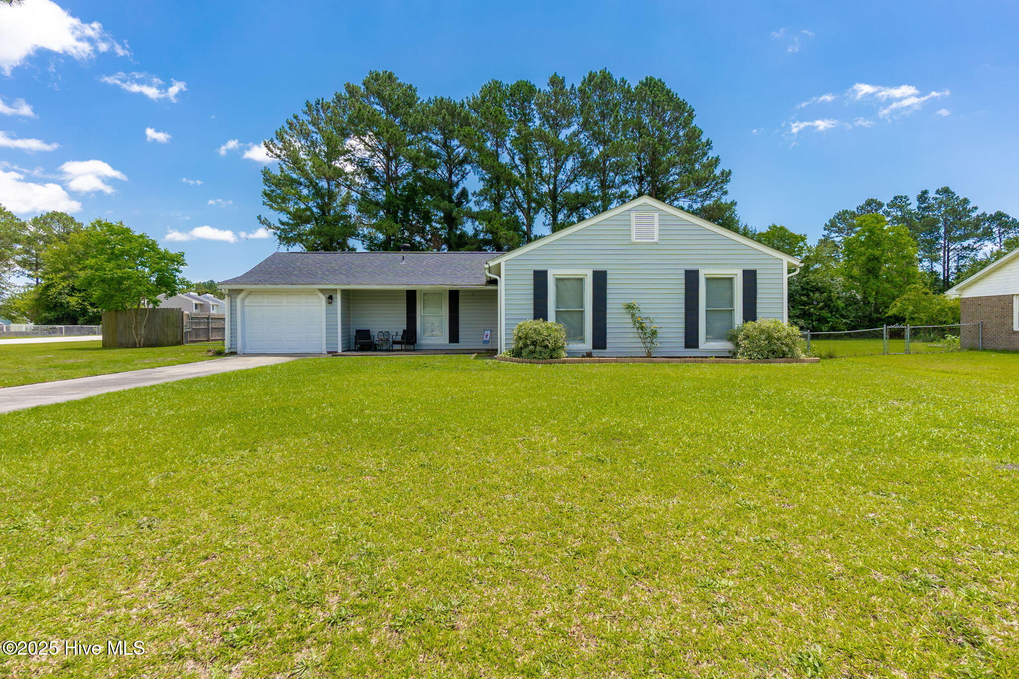 517 Webb Boulevard Property Photo 1