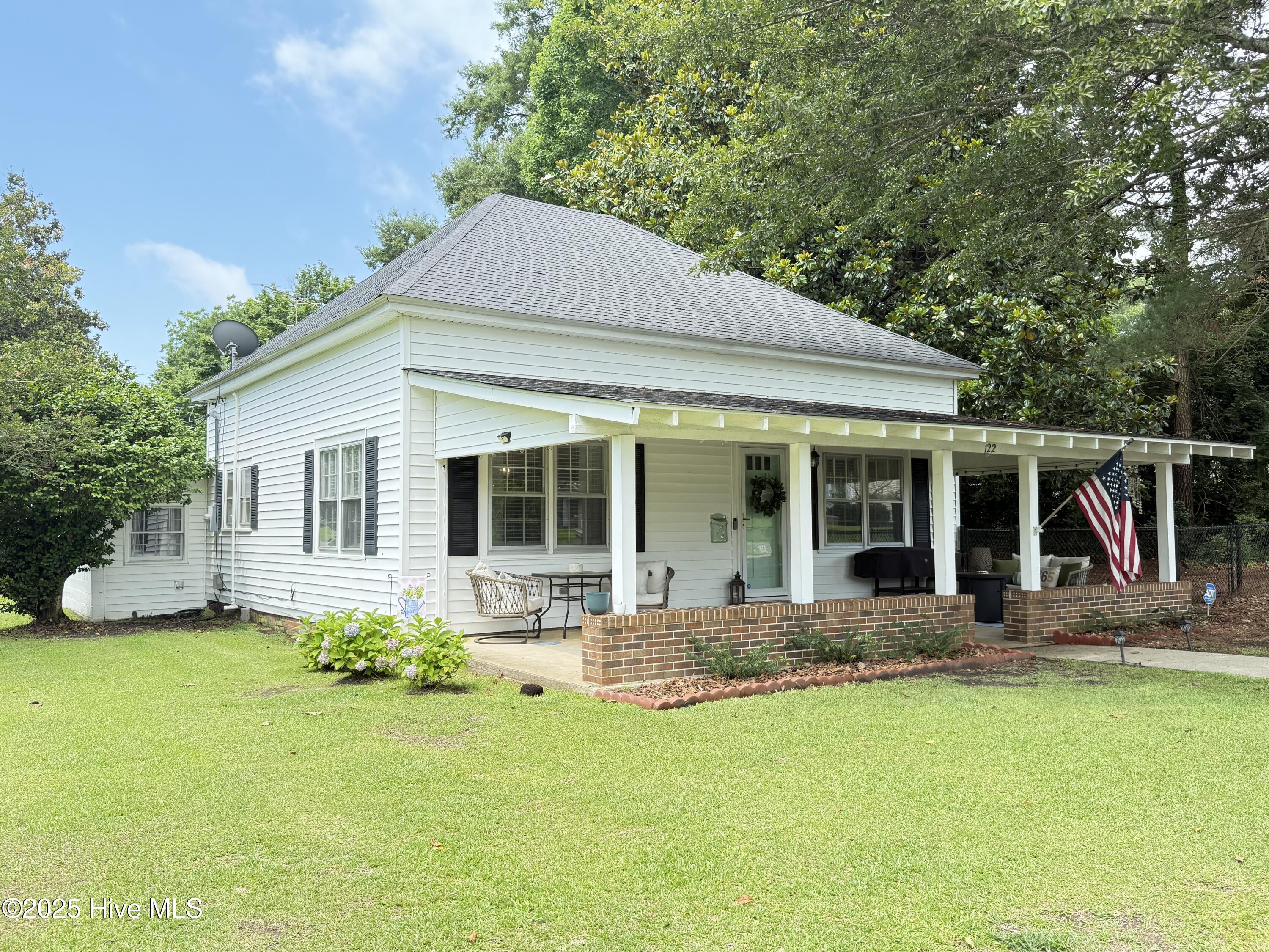 122 E Station Street Property Photo 1