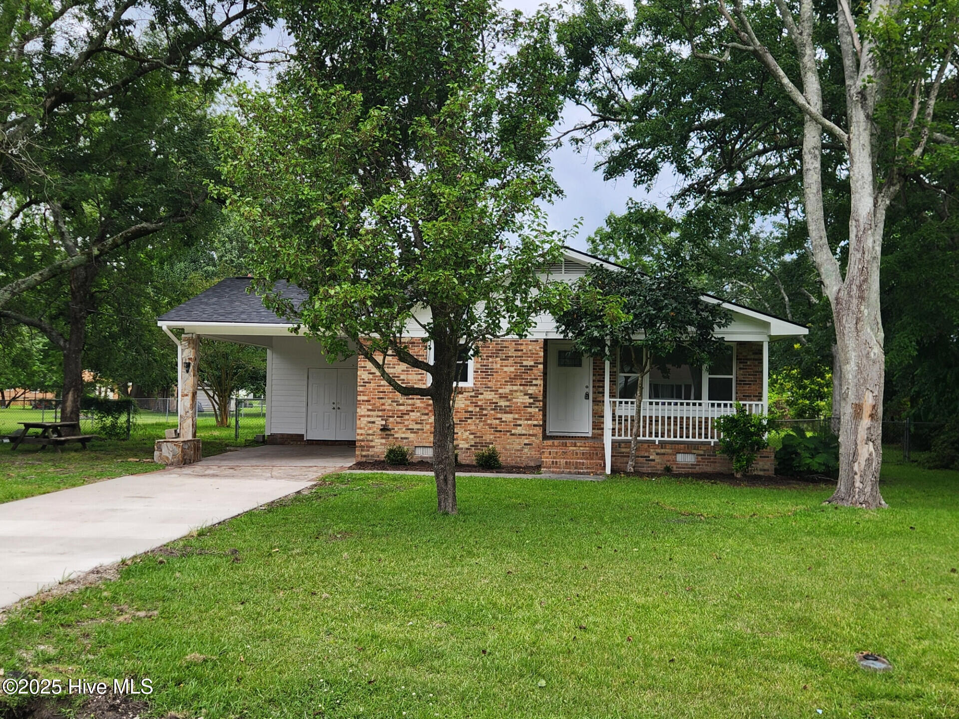 104 Sandy Lane Property Photo 1