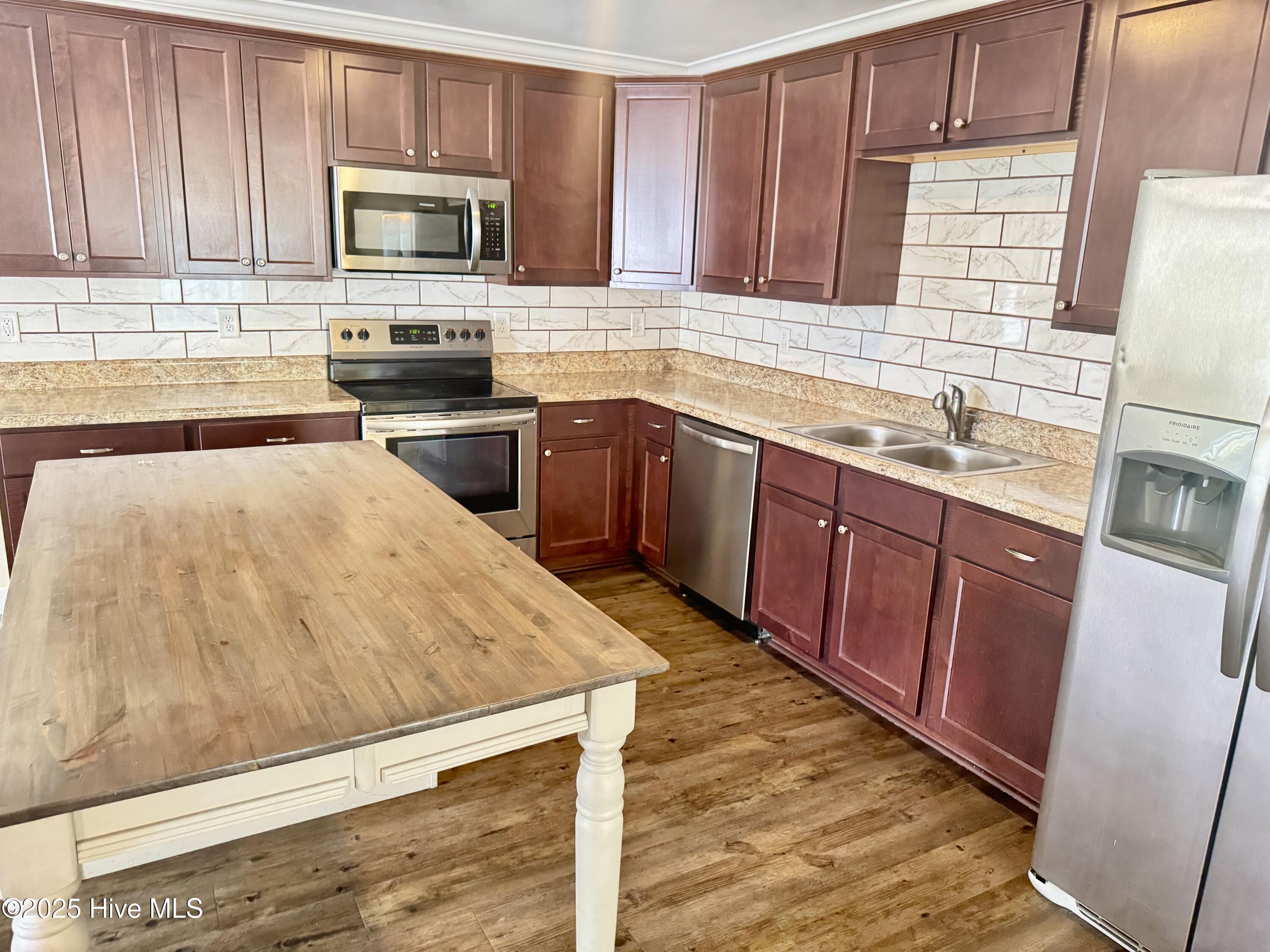 2232 Brookville Drive A Property Photo 4