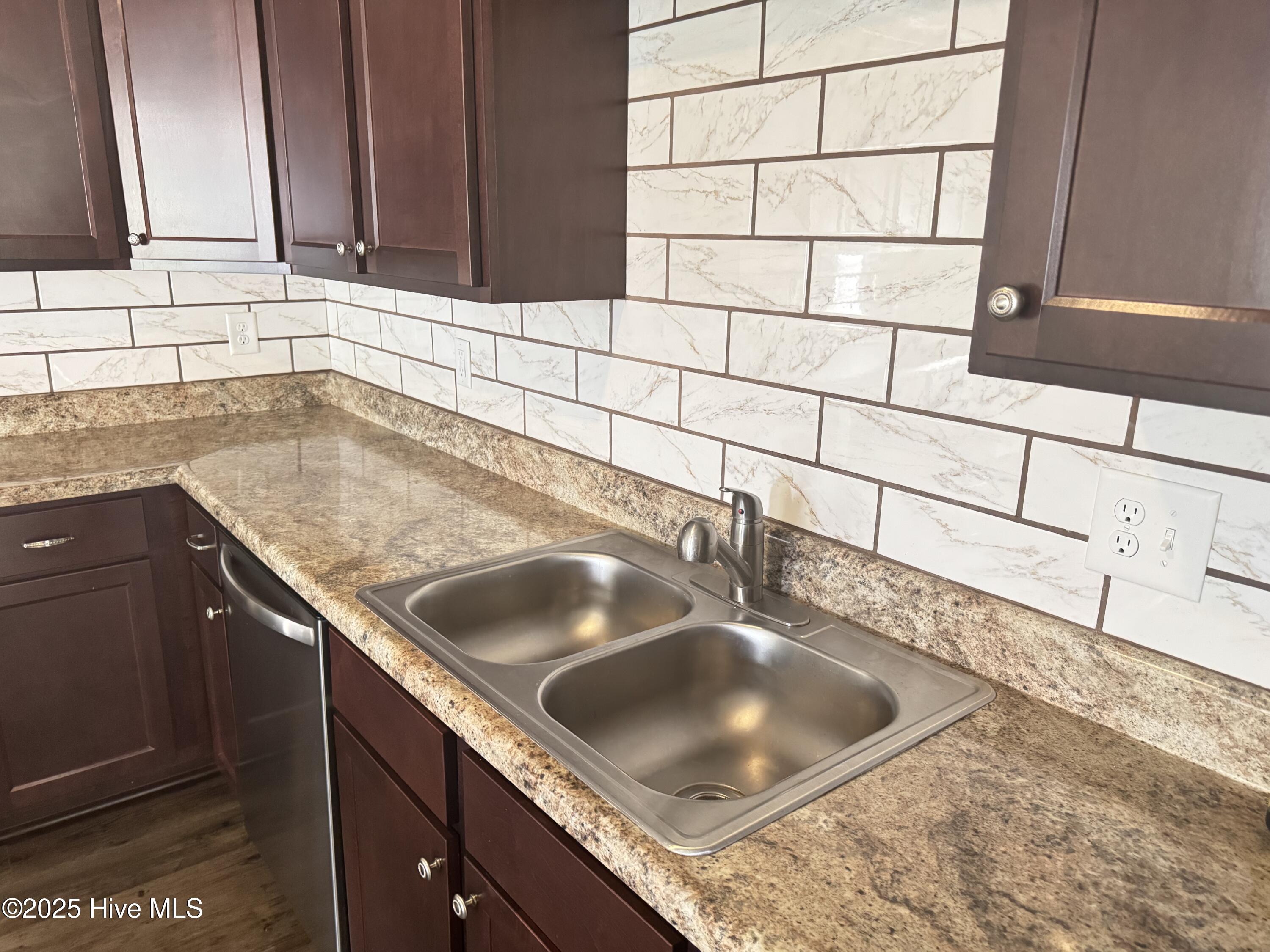 2232 Brookville Drive A Property Photo 5