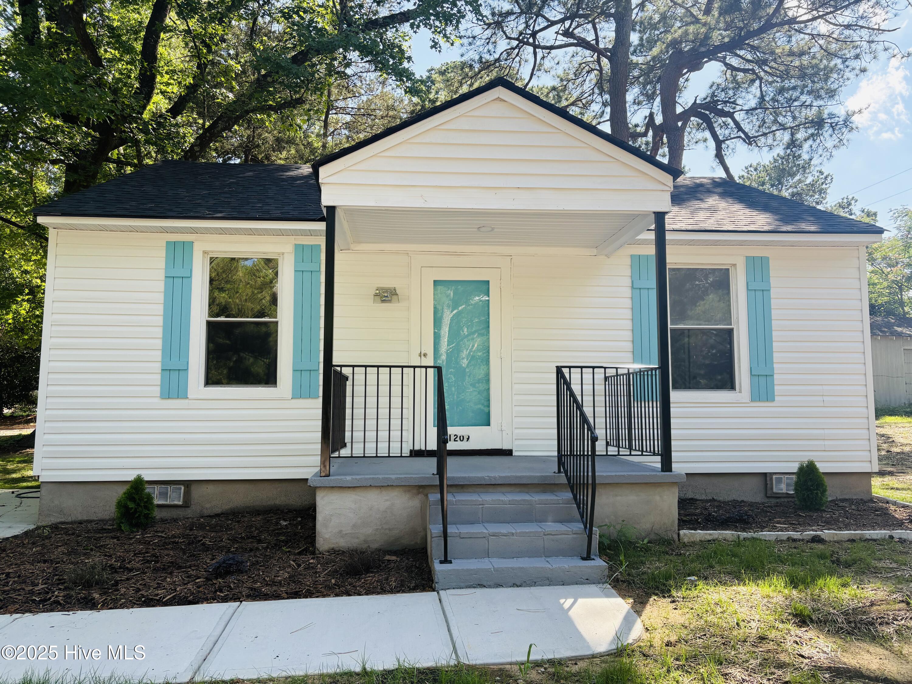 1209 Toisnot Avenue Property Photo 1