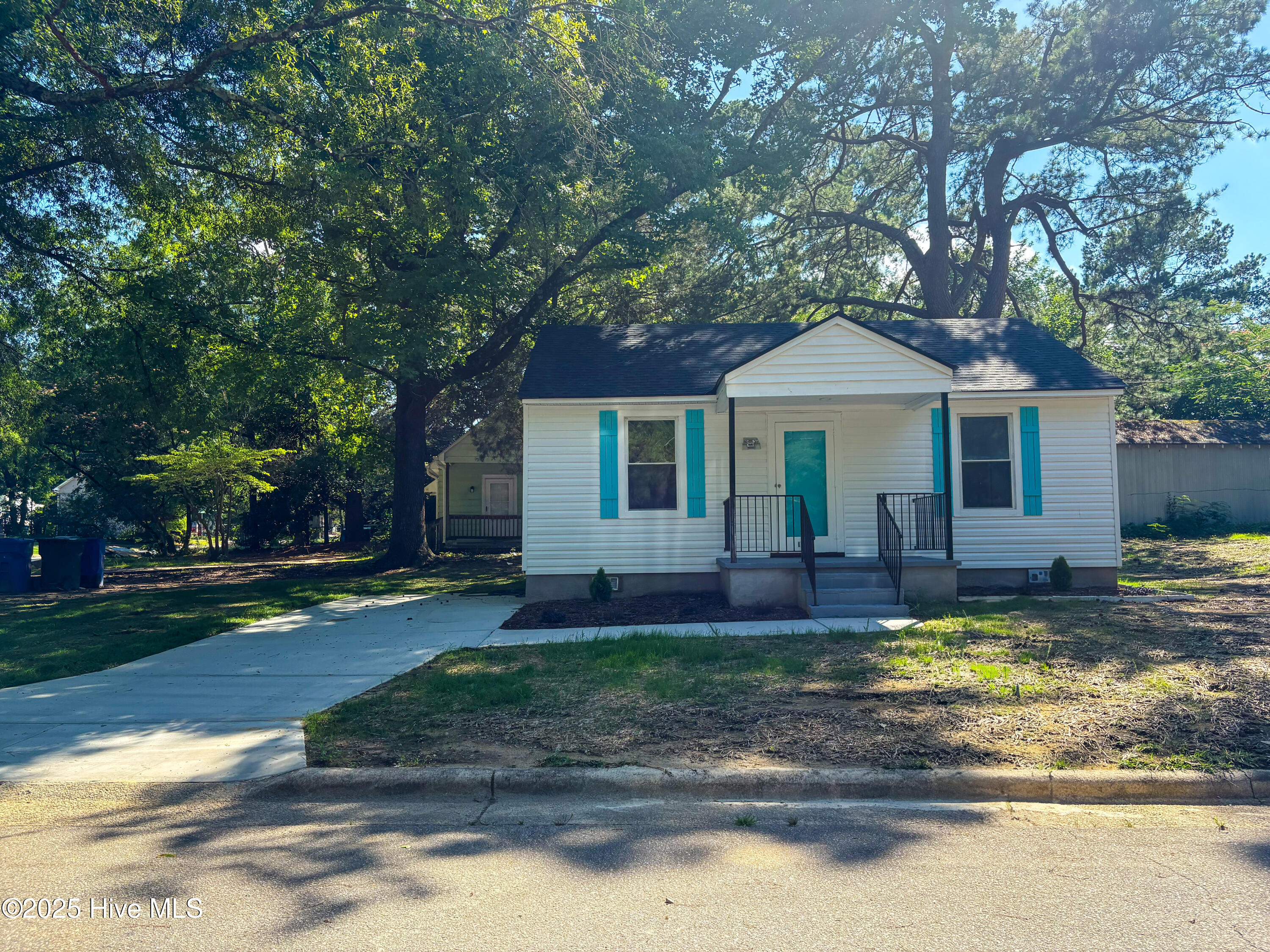 1209 Toisnot Avenue Property Photo 2