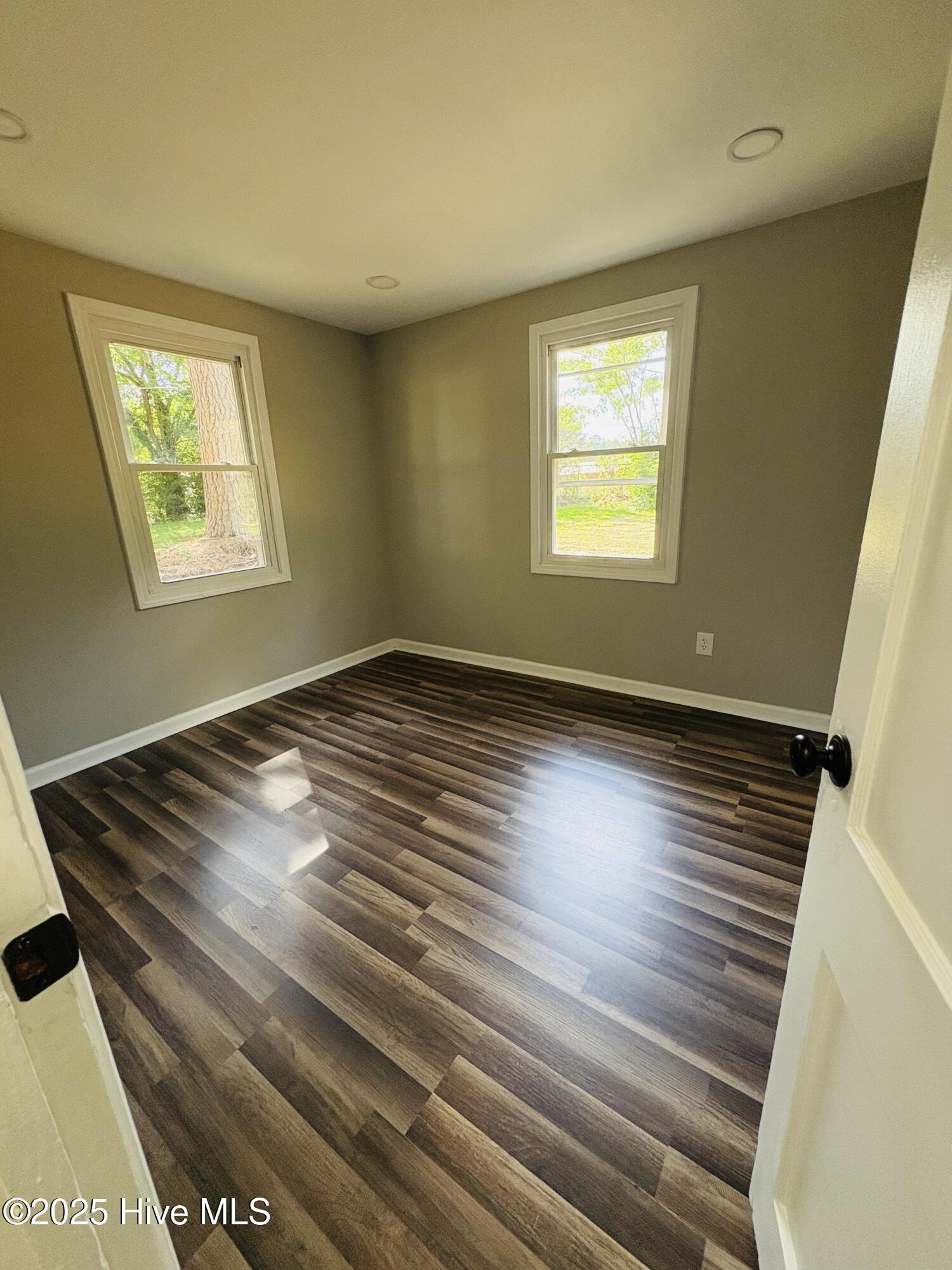 1209 Toisnot Avenue Property Photo 5