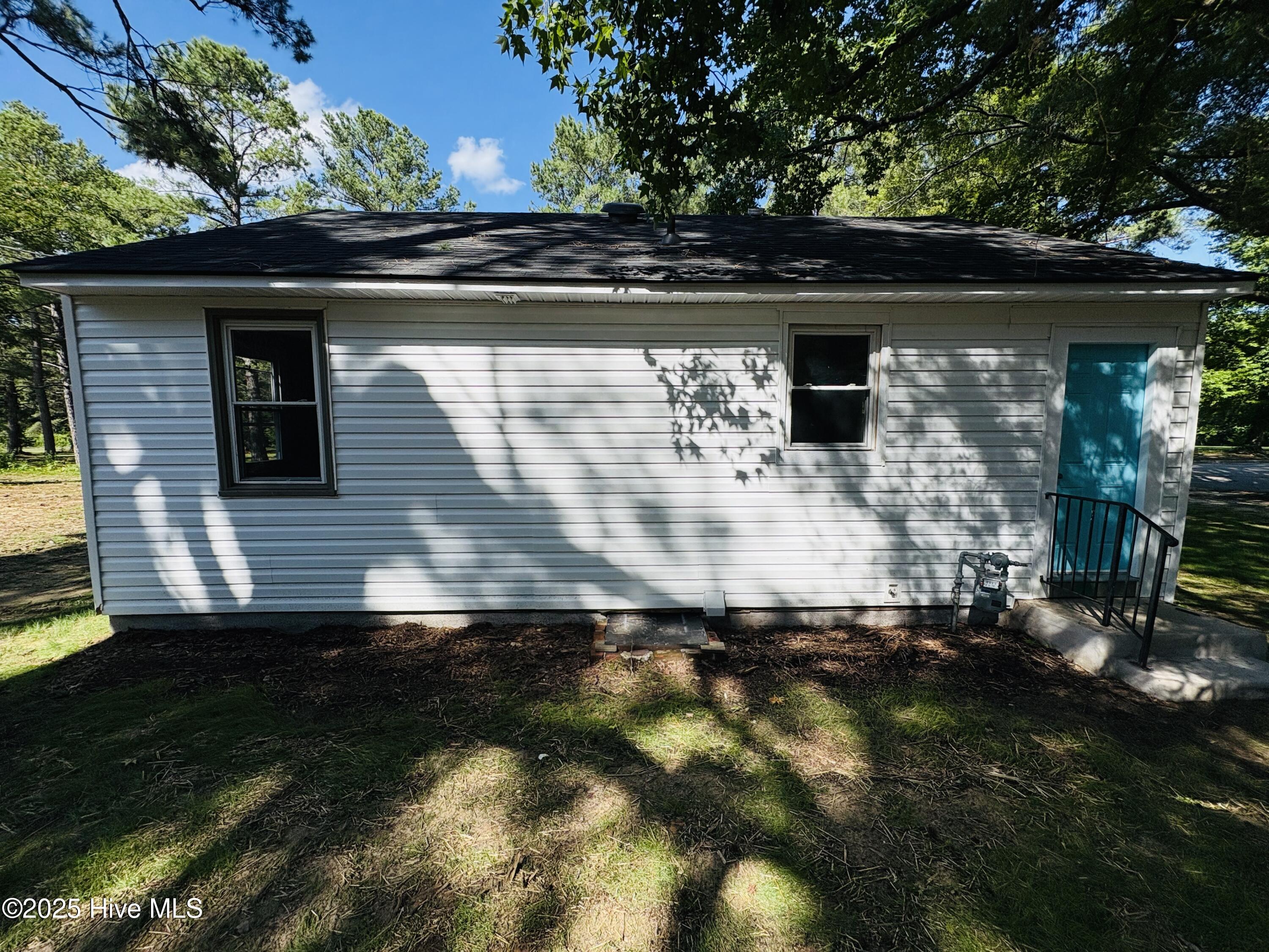 1209 Toisnot Avenue Property Photo 8