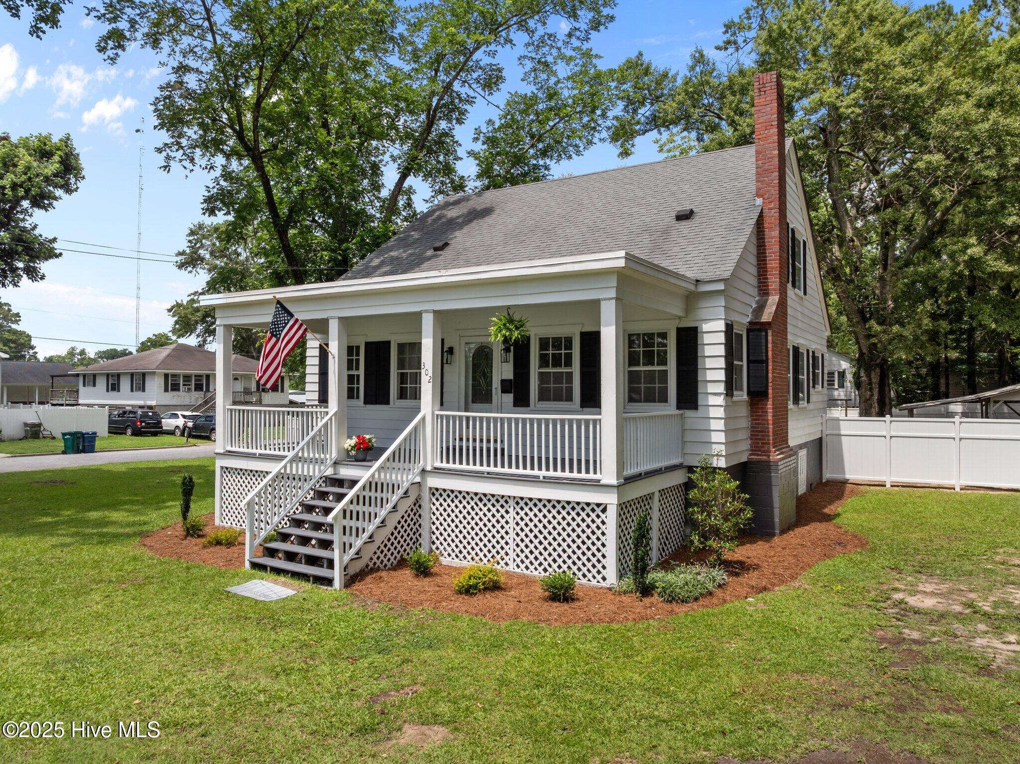 302 Simmons Street Property Photo 1