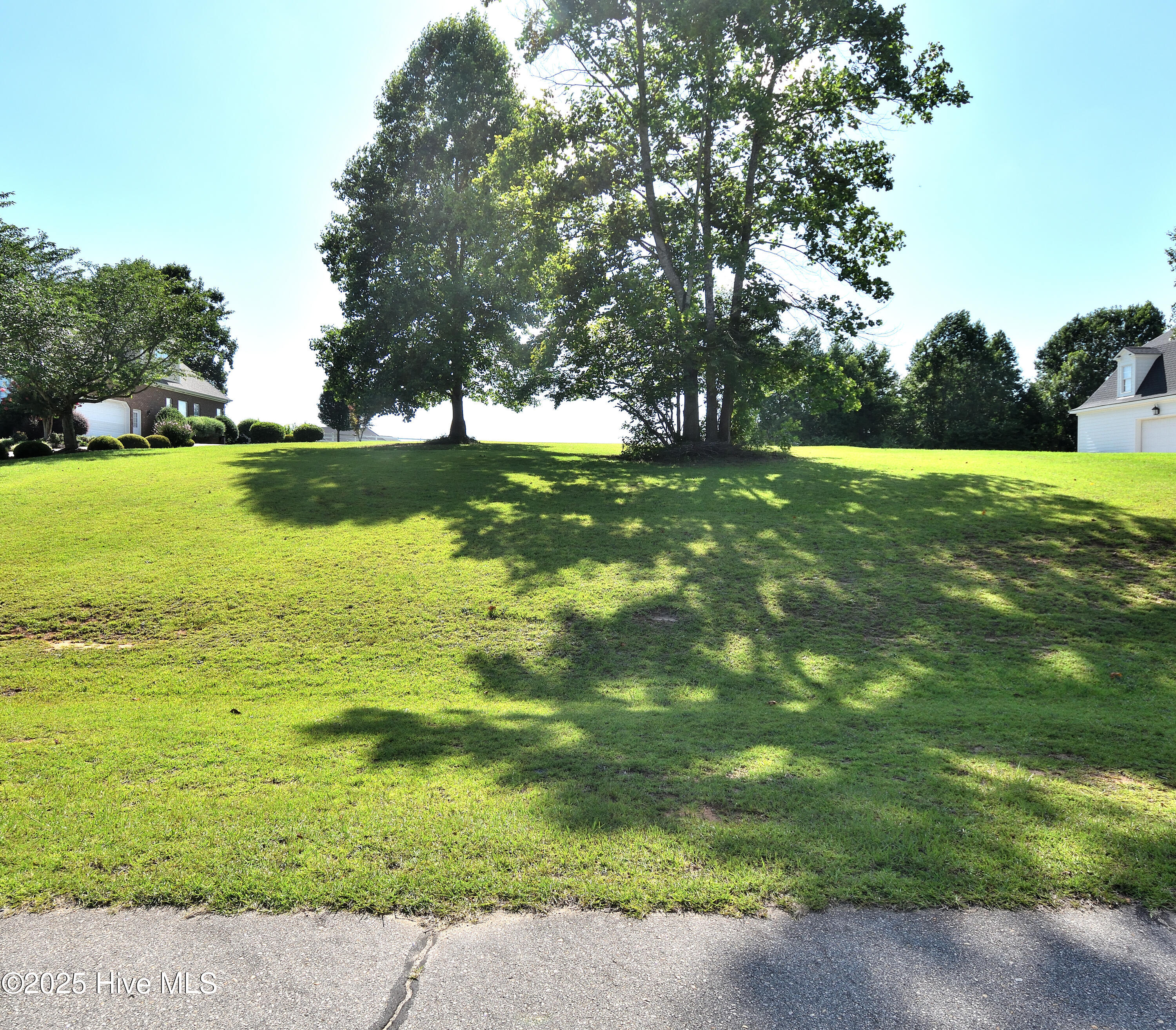 776 Cambridge Drive Property Photo 2