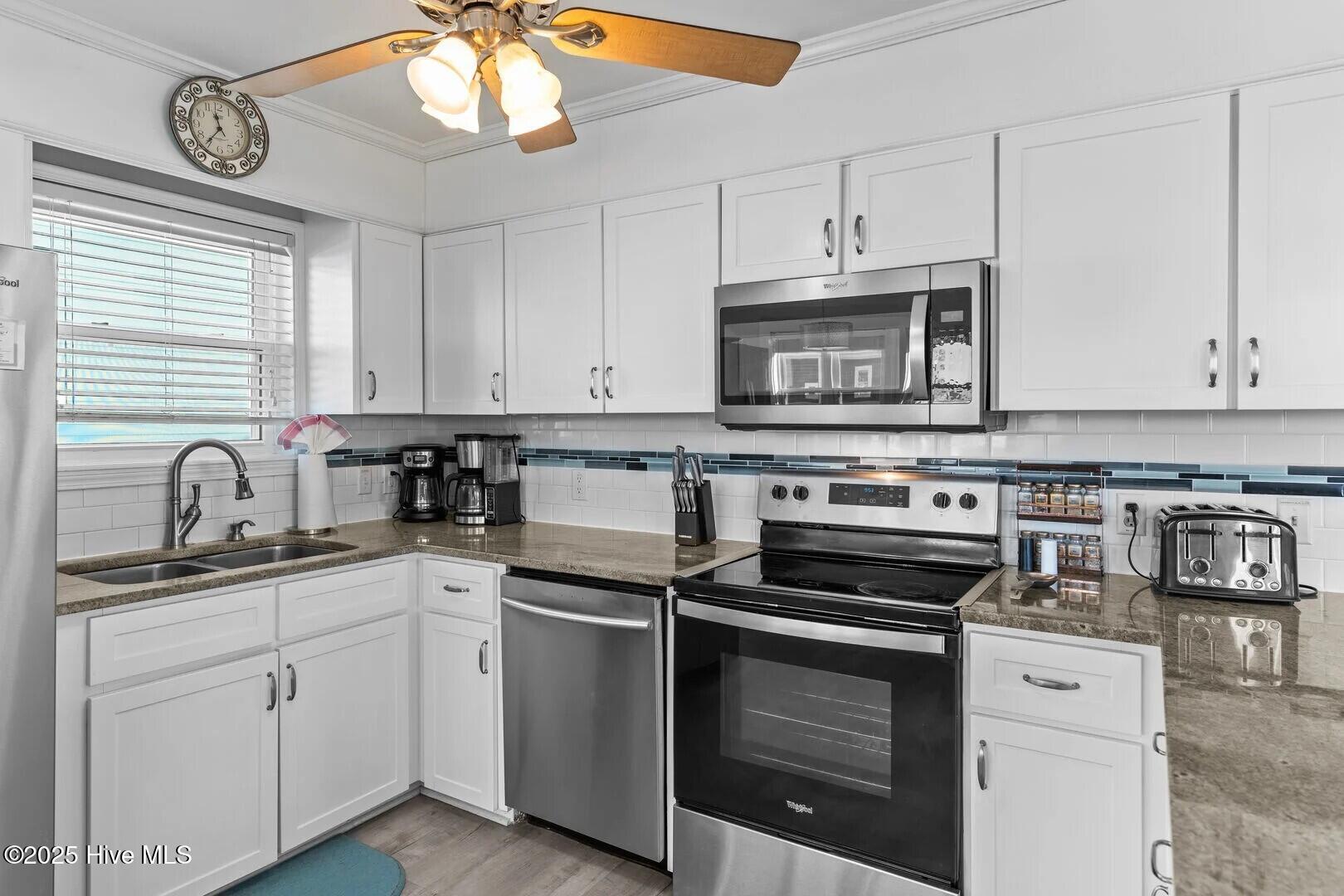 3222 E Beach Drive Property Photo 12