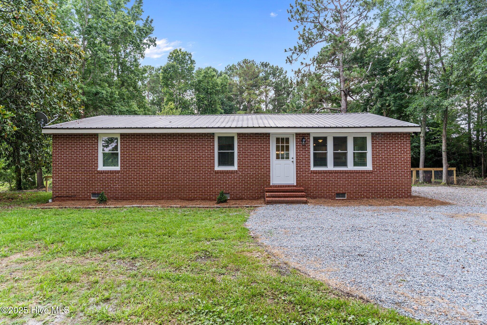 9433 Nc Highway 53 Property Photo 1