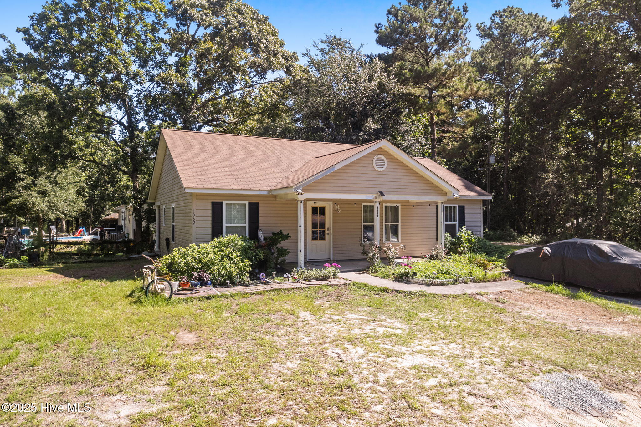 1062 Bahama Place Property Photo 4