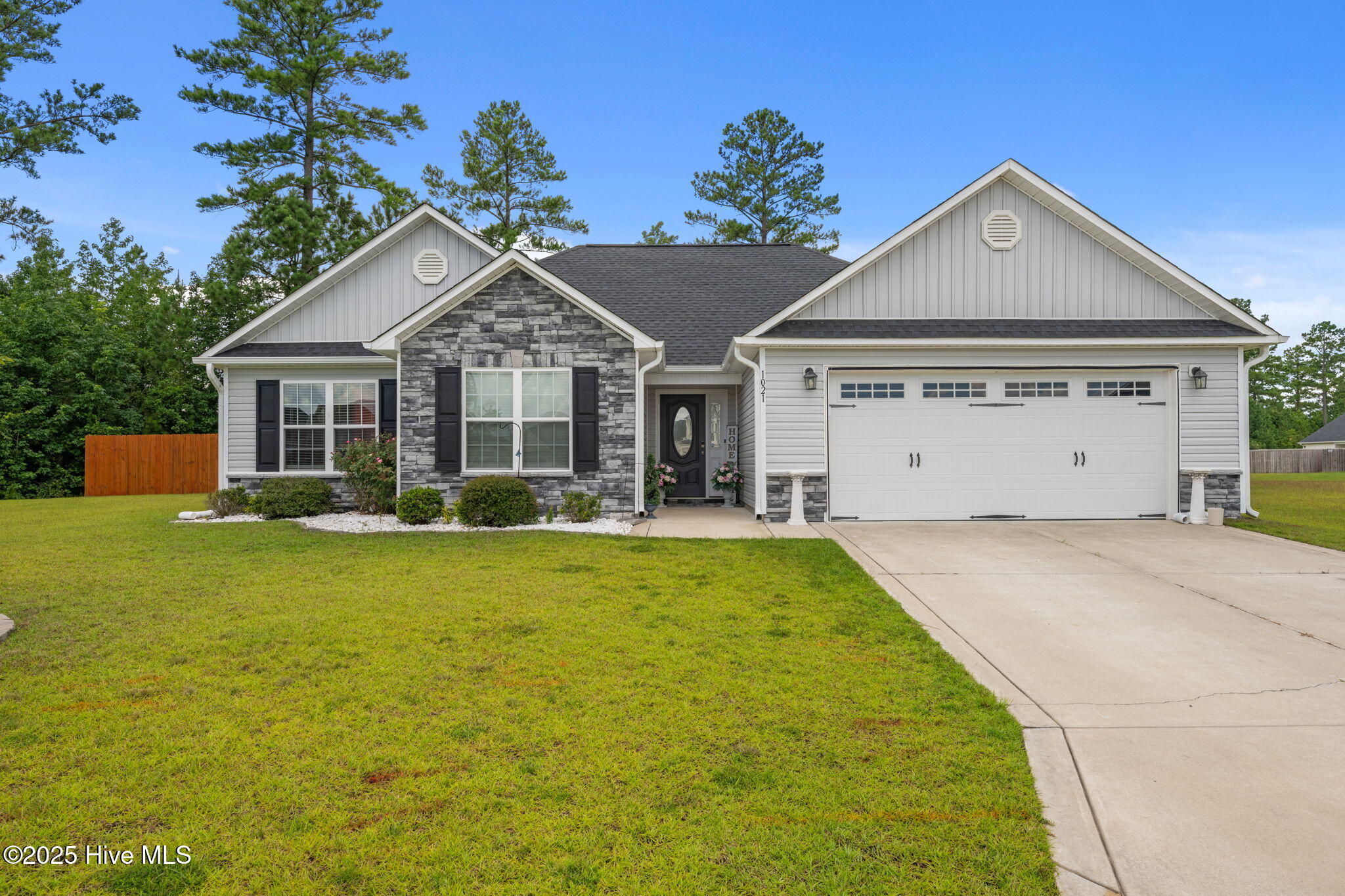 1021 Spot Circle Property Photo 1
