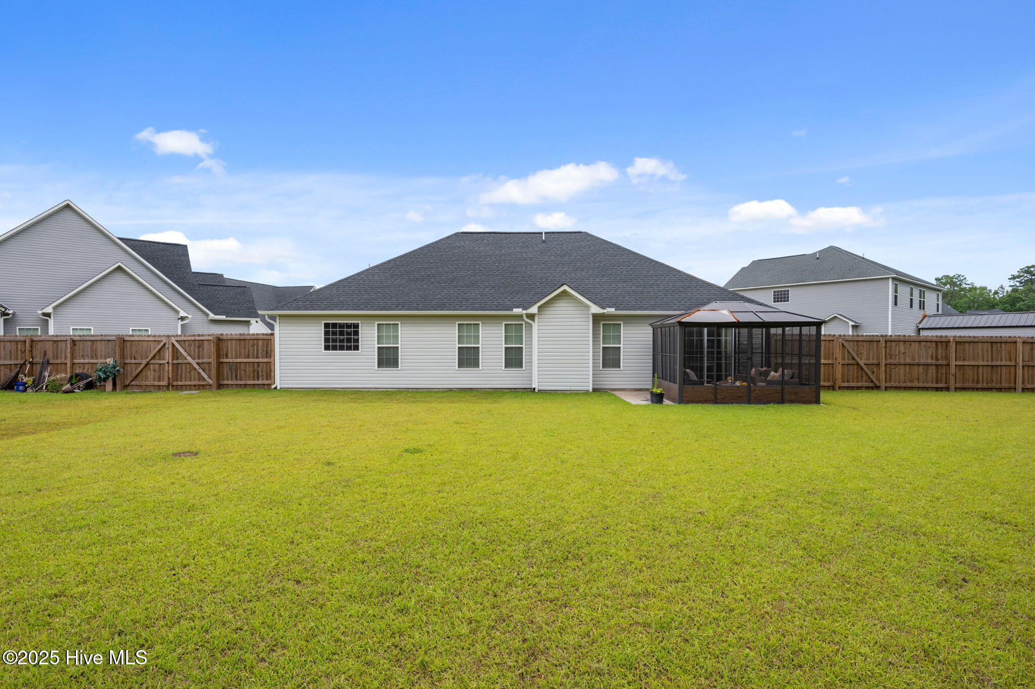 1021 Spot Circle Property Photo 5