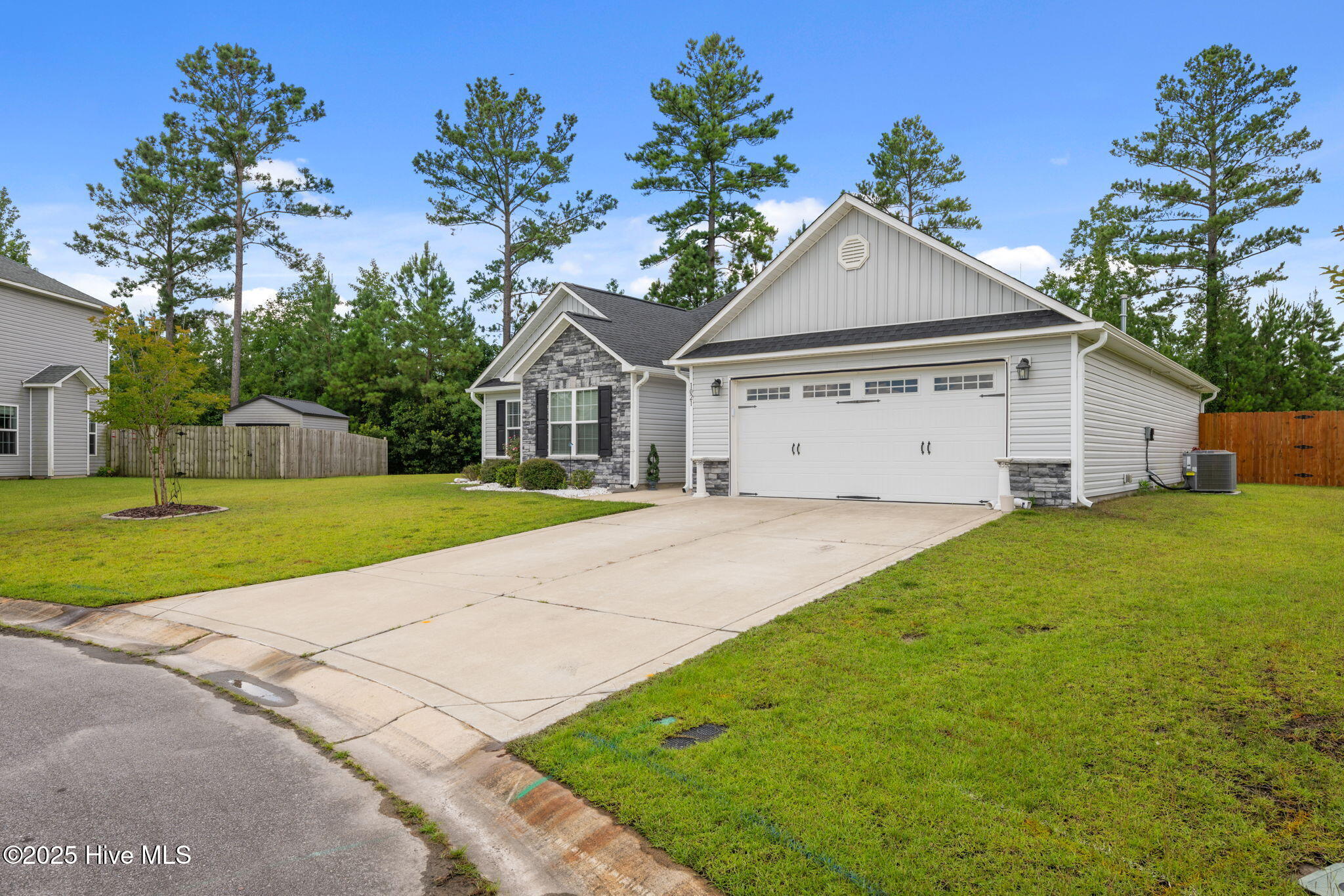 1021 Spot Circle Property Photo 8
