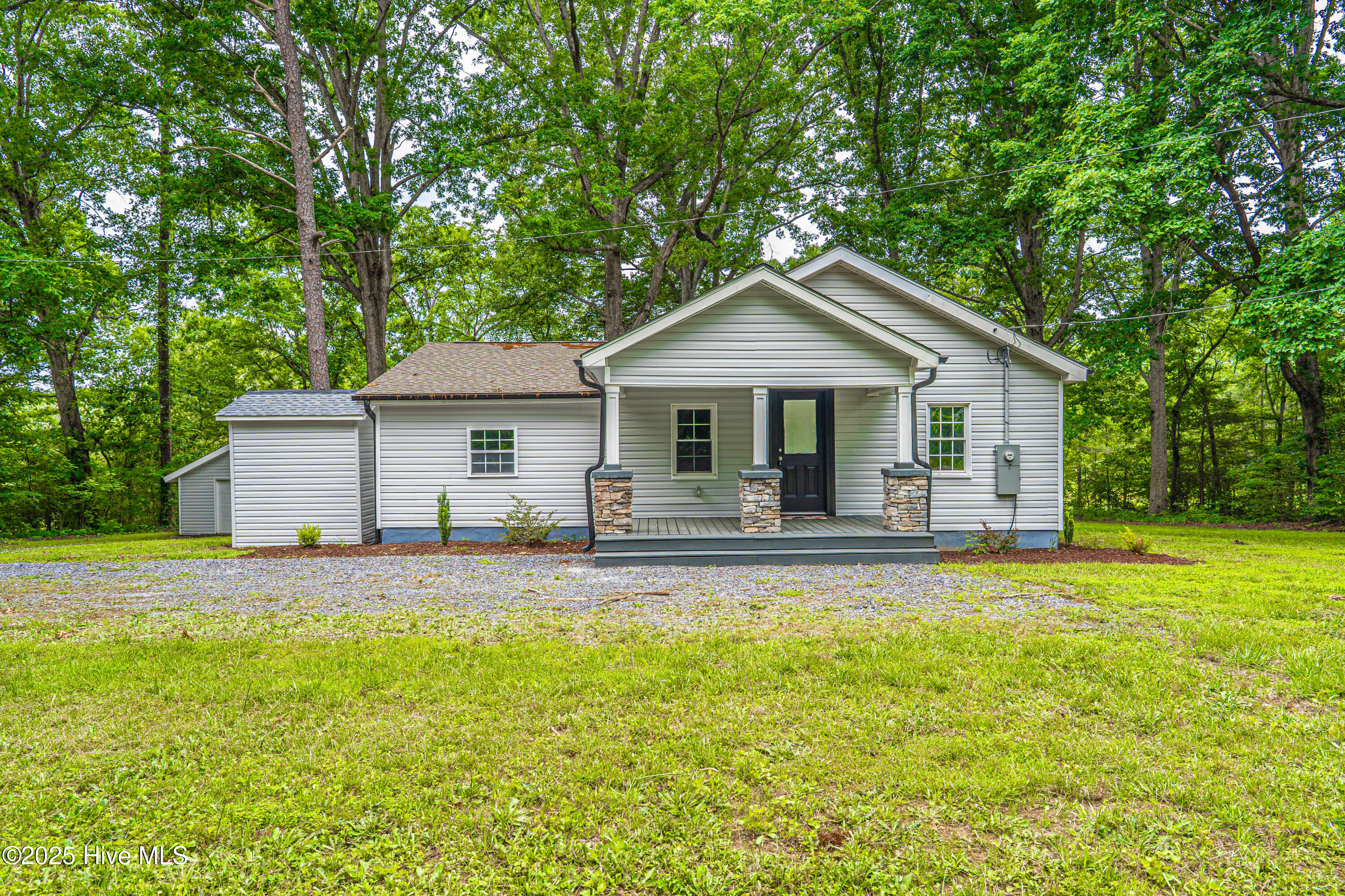 2396 Putnam Glendon Road Property Photo 1