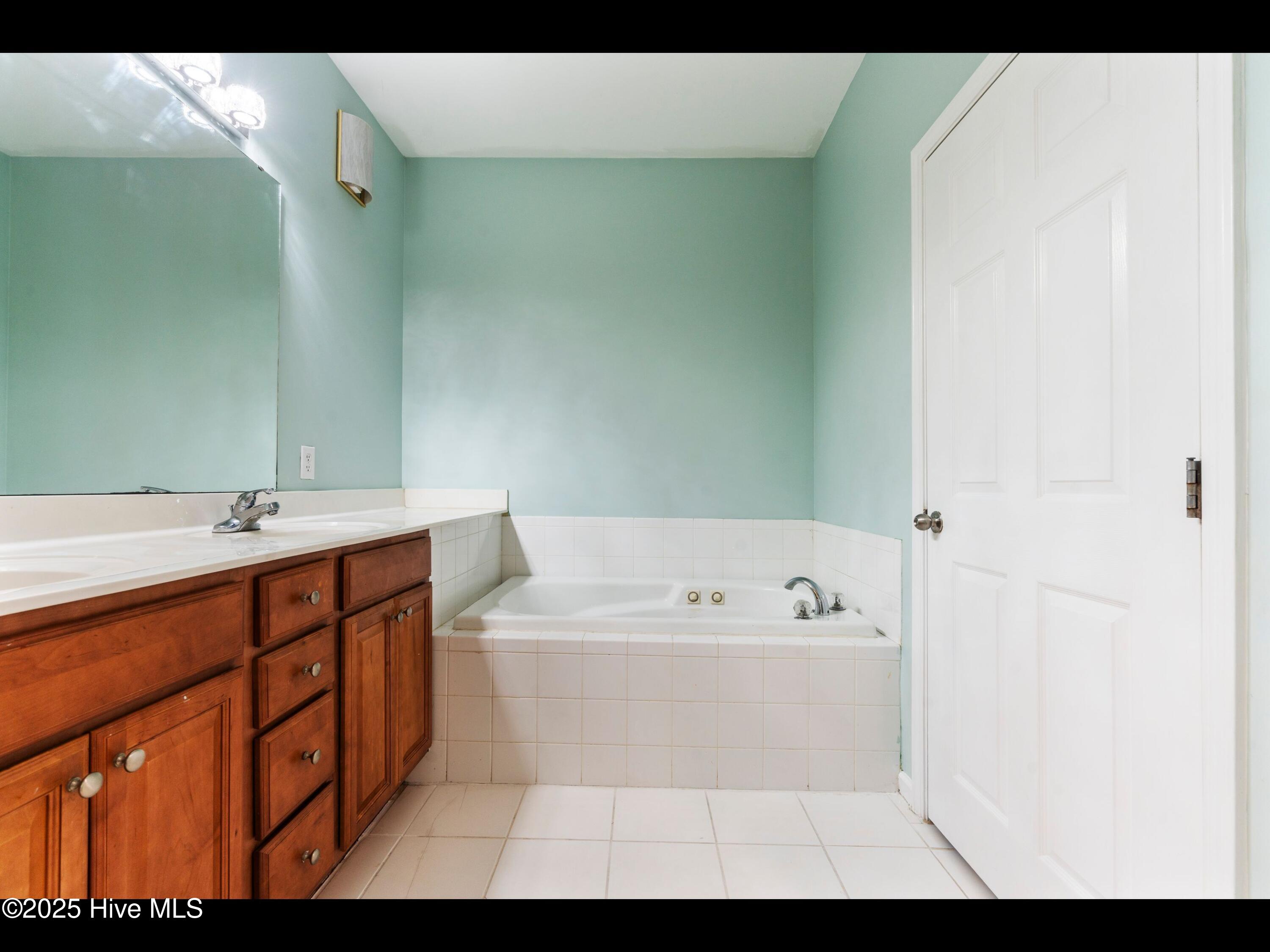 3900 Botsford Court 102 Property Photo 41