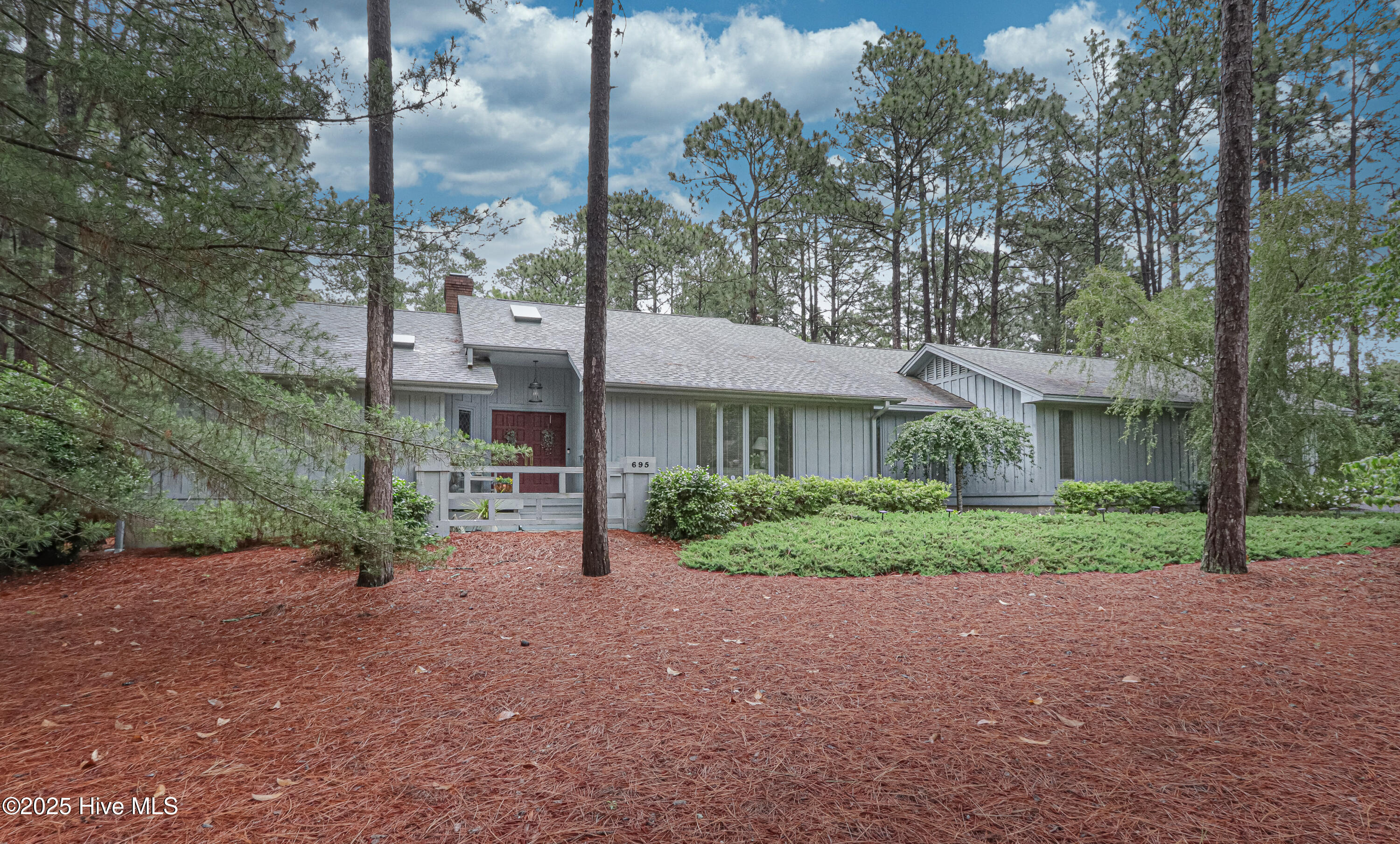 695 Donald Ross Drive Property Photo 1