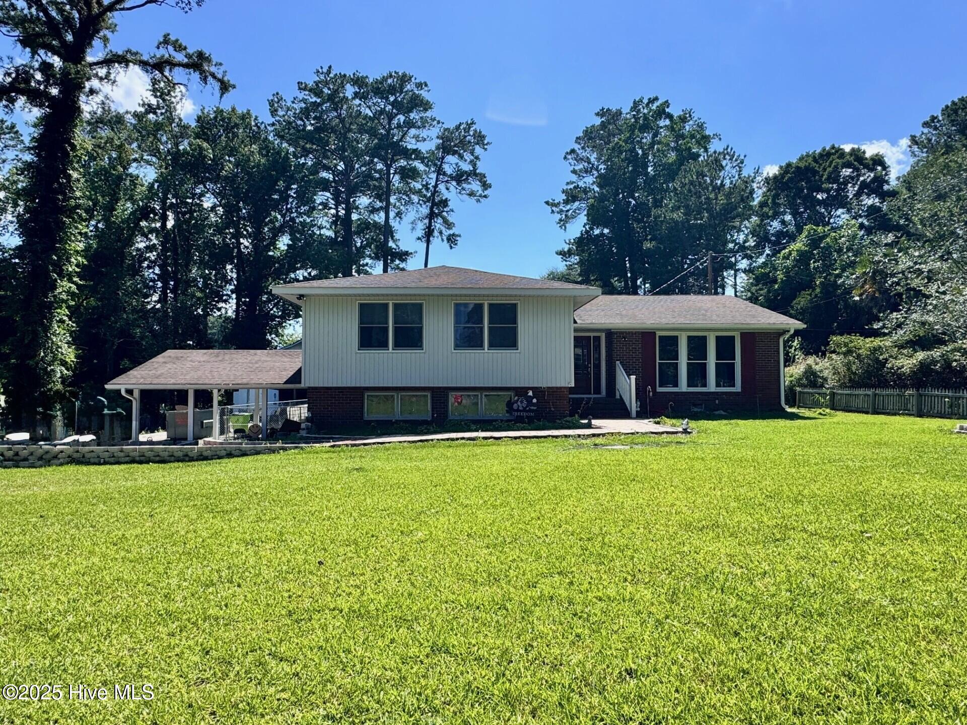 2111 Neuse Cliffs Drive Property Photo 1