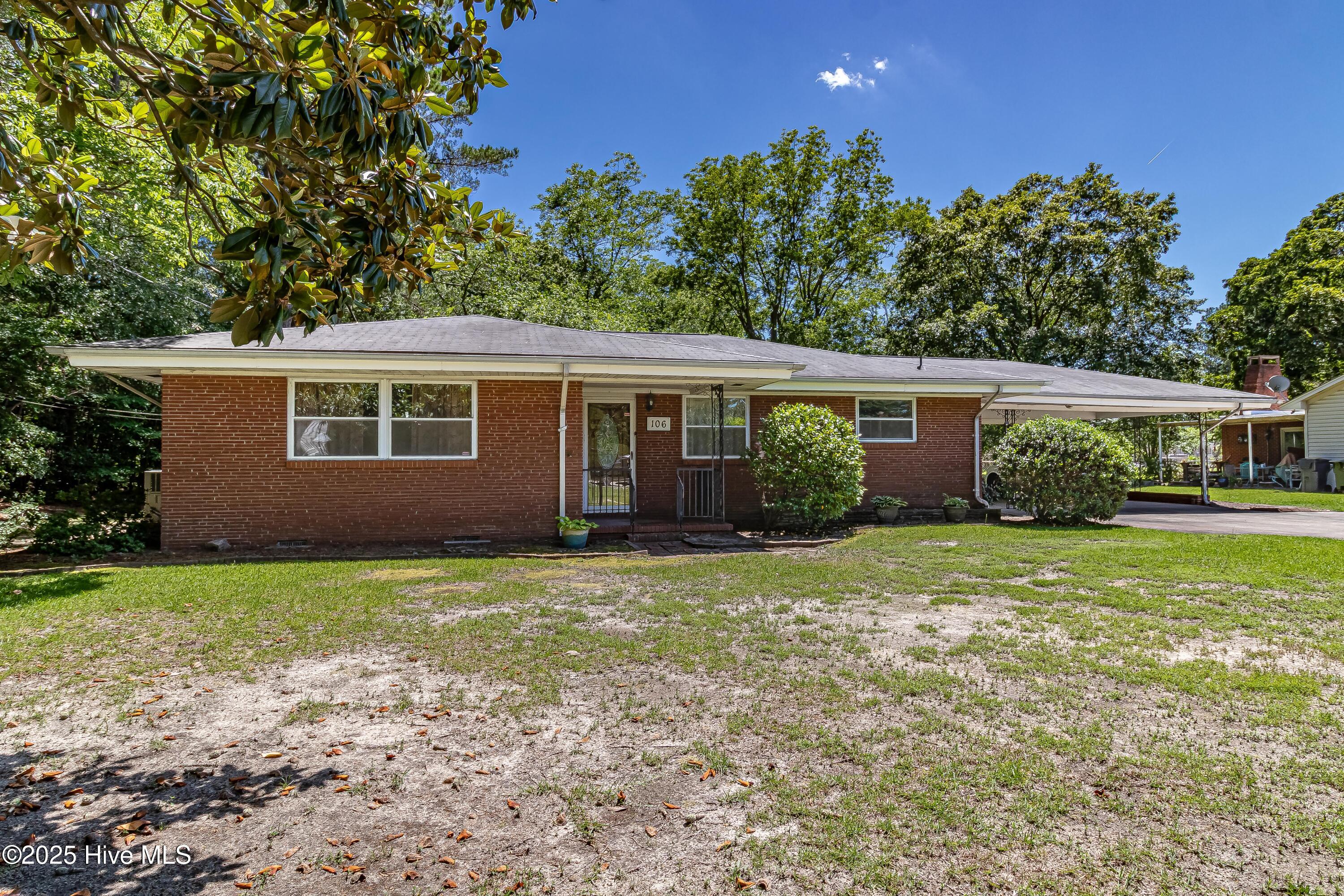 106 E New Hope Road Property Photo 1