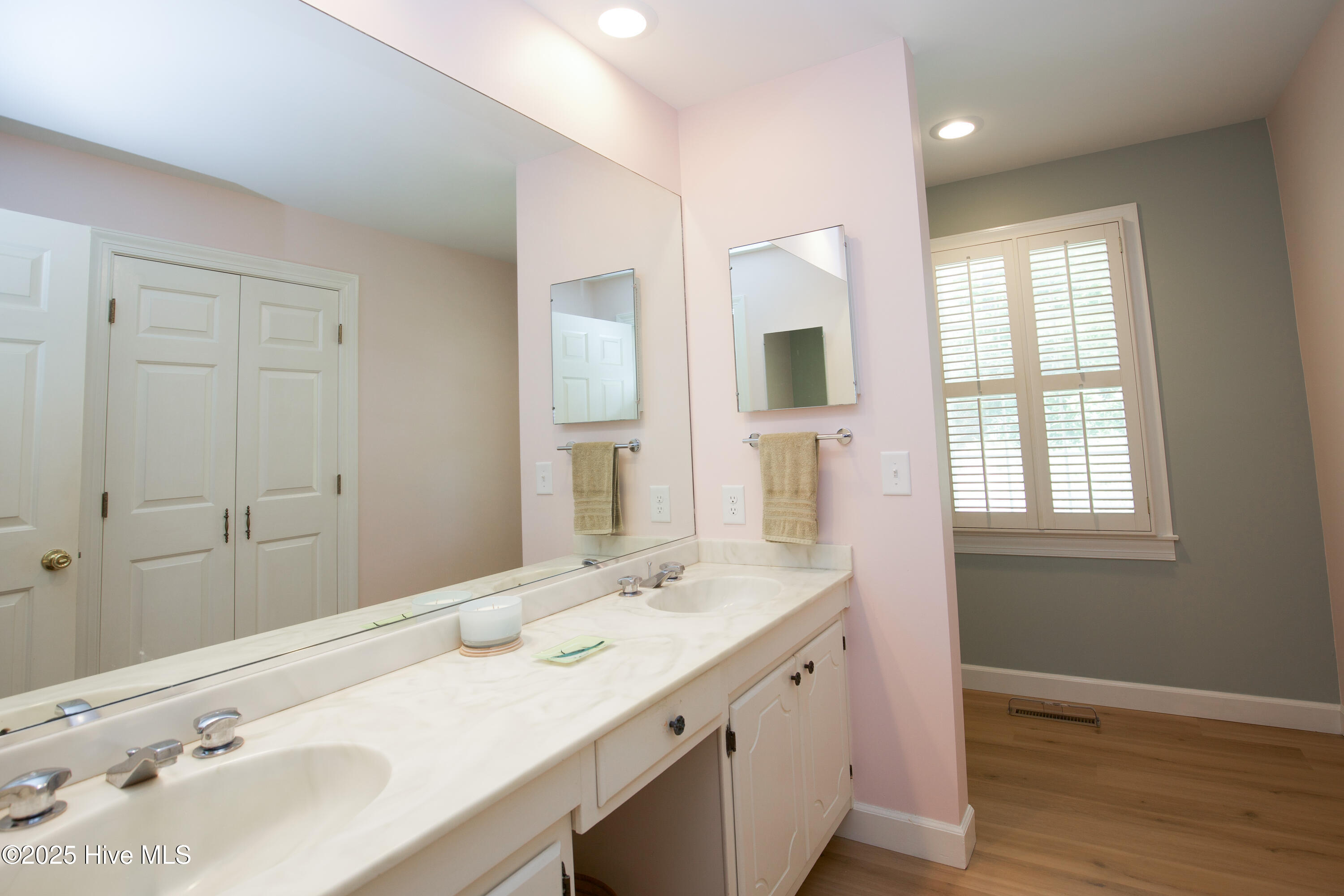 33 Village Green Circle Property Photo 40