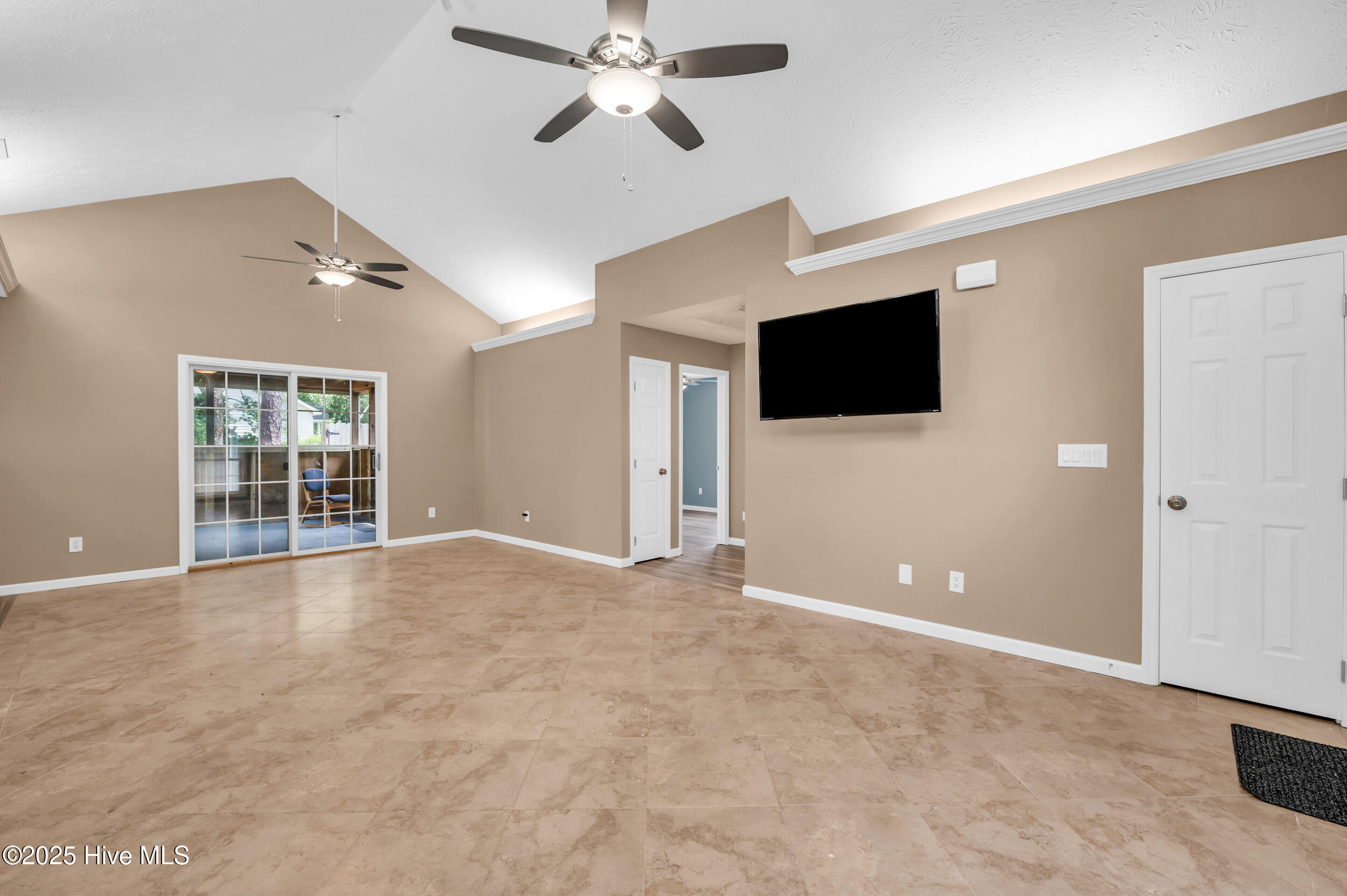 711 Navaho Trail Property Photo 6