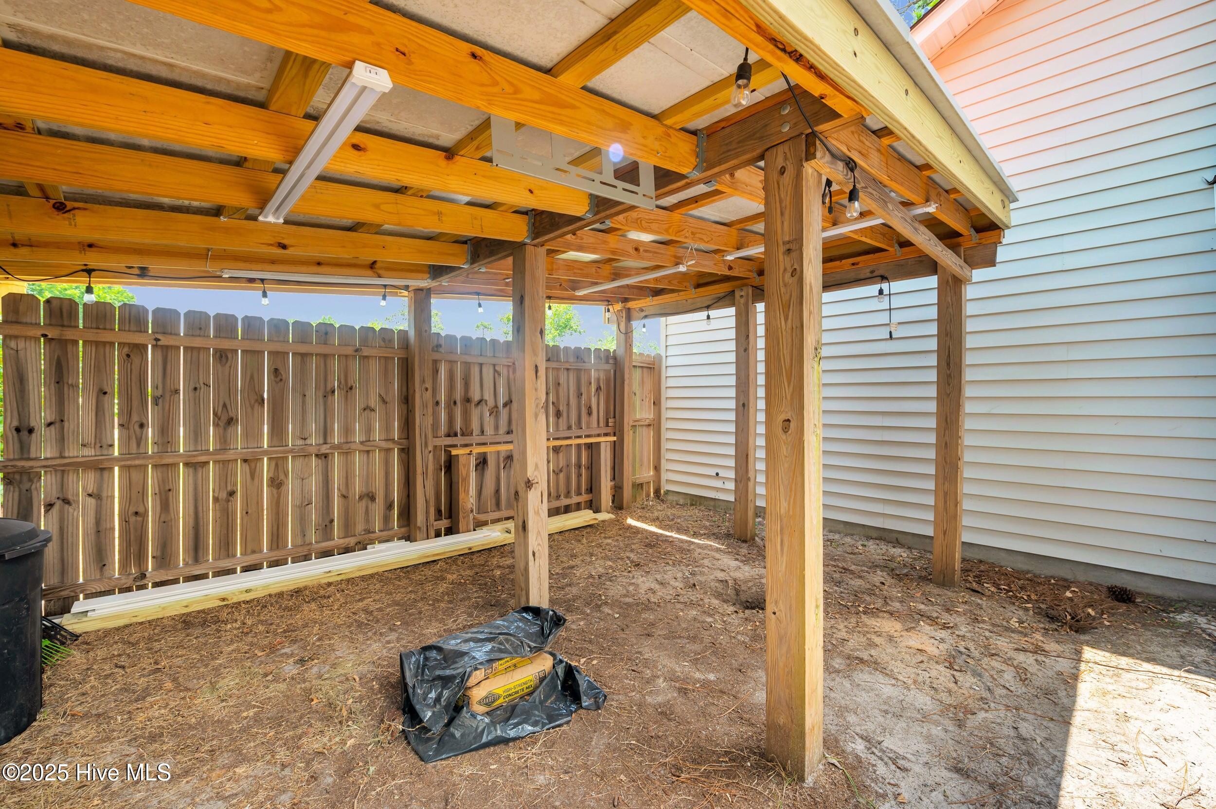 711 Navaho Trail Property Photo 28