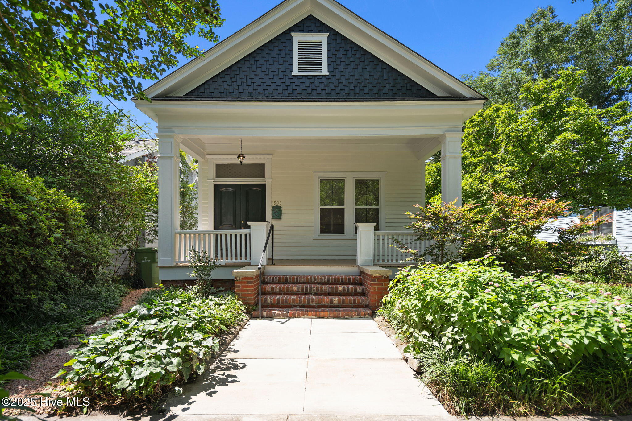 1904 Wolcott Avenue Property Photo 1
