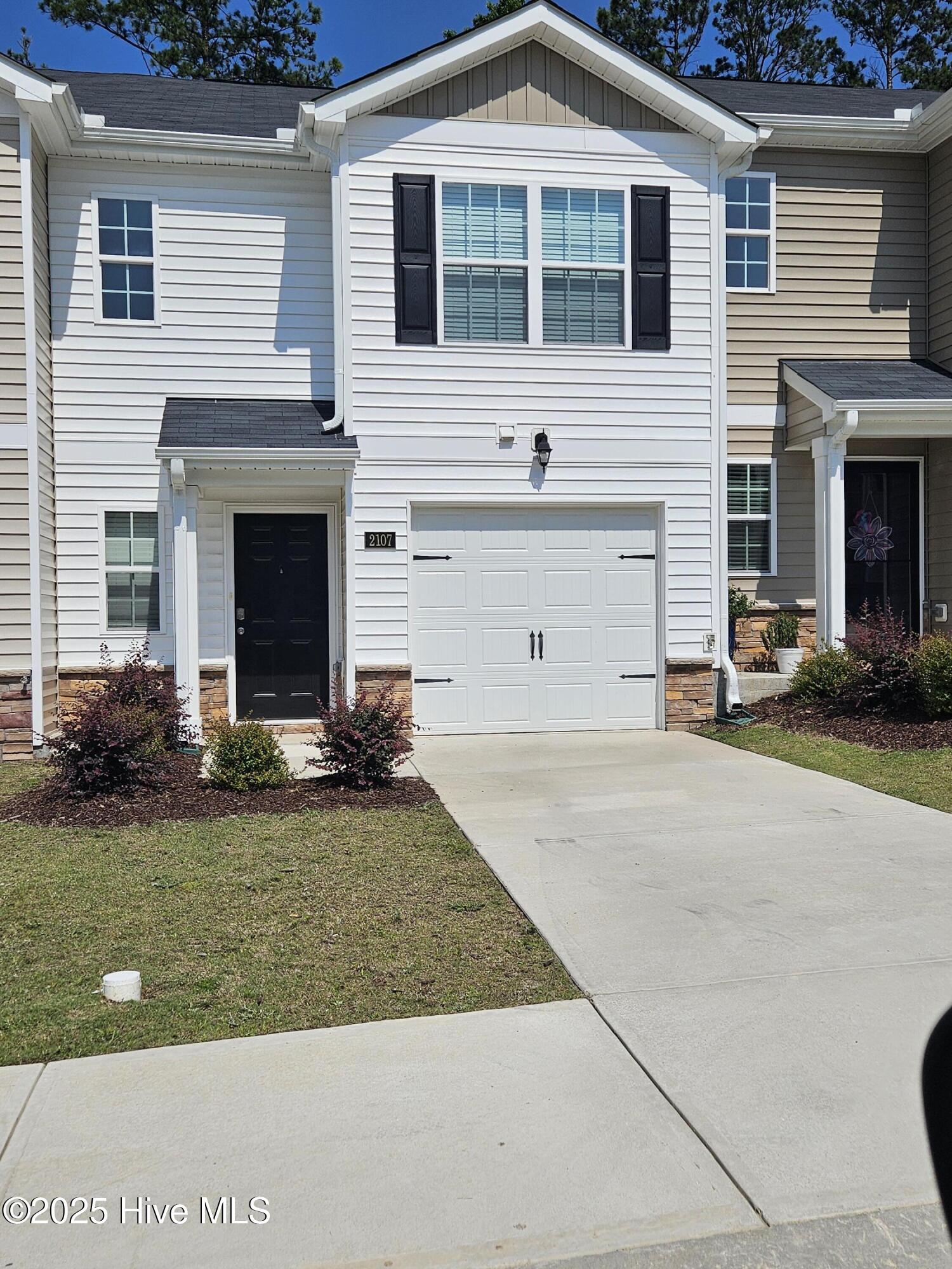 2107 Gracie Lane Property Photo 1