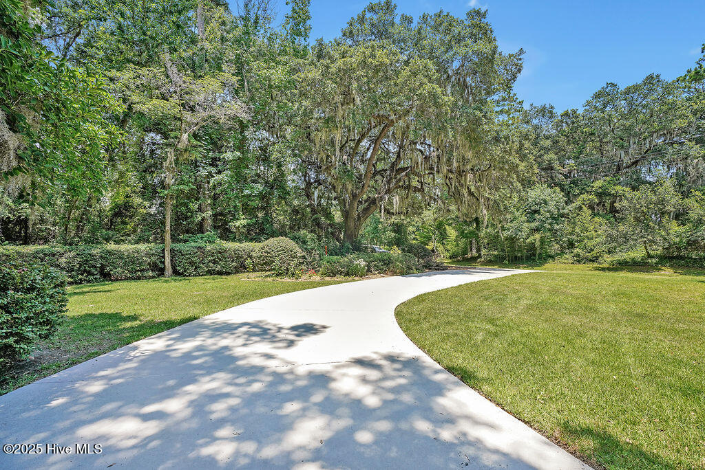 693 River Road Property Photo 3
