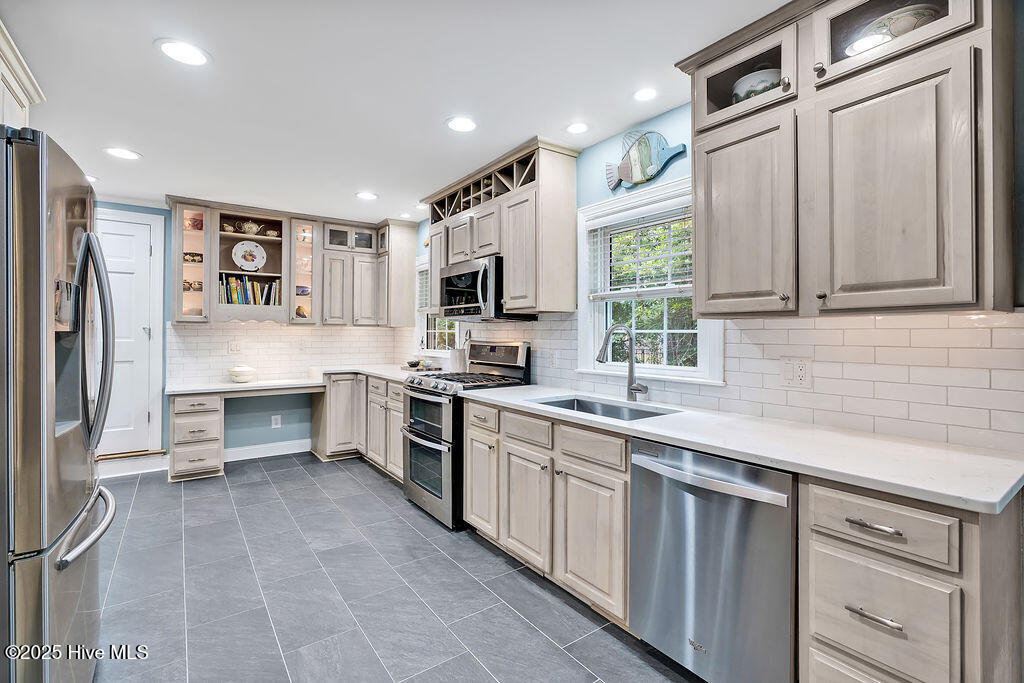 693 River Road Property Photo 16