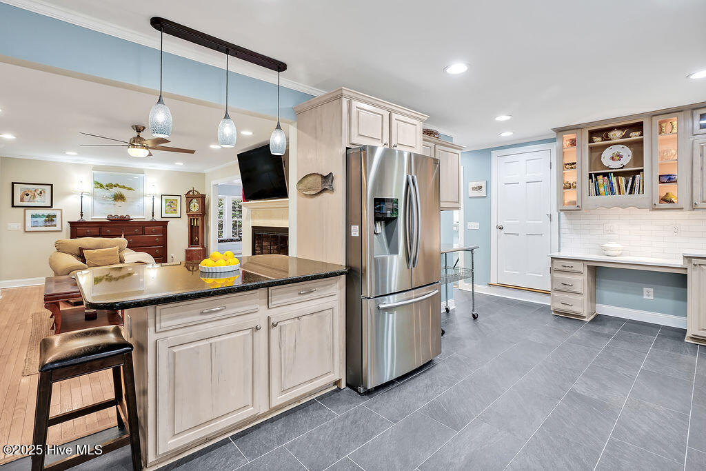 693 River Road Property Photo 17