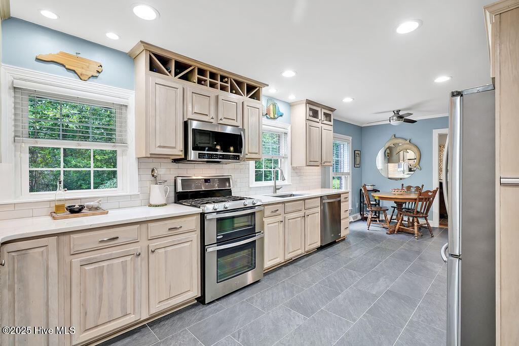 693 River Road Property Photo 19