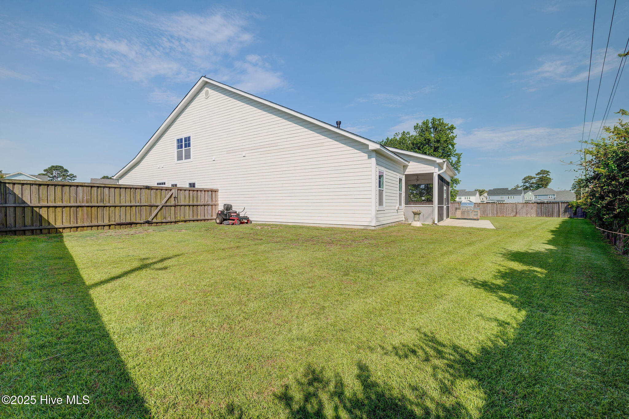 134 N Lamplighters Walk Property Photo 3