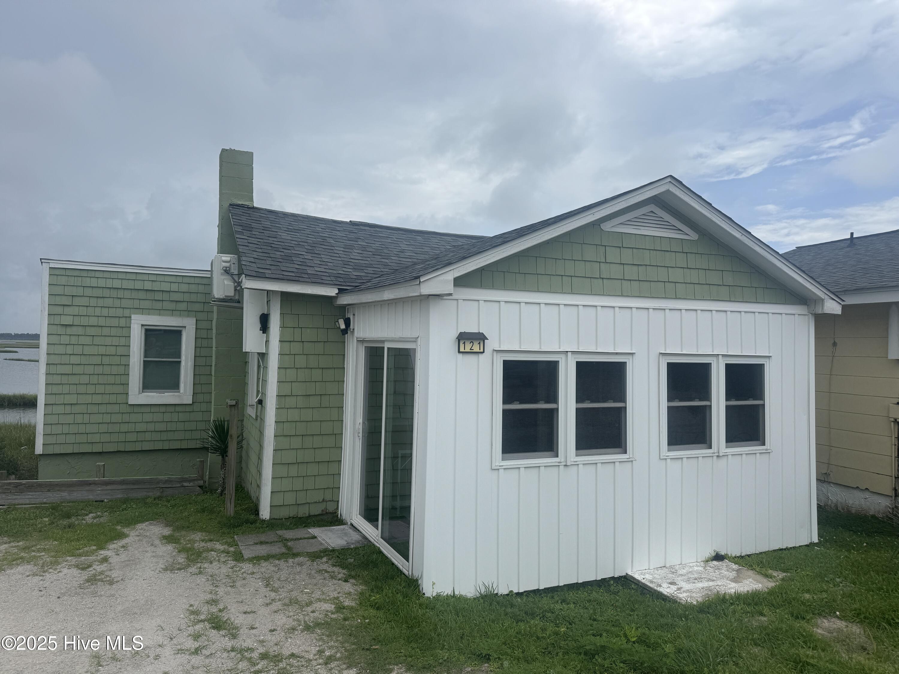 121 Cedar Point Boulevard Property Photo 1