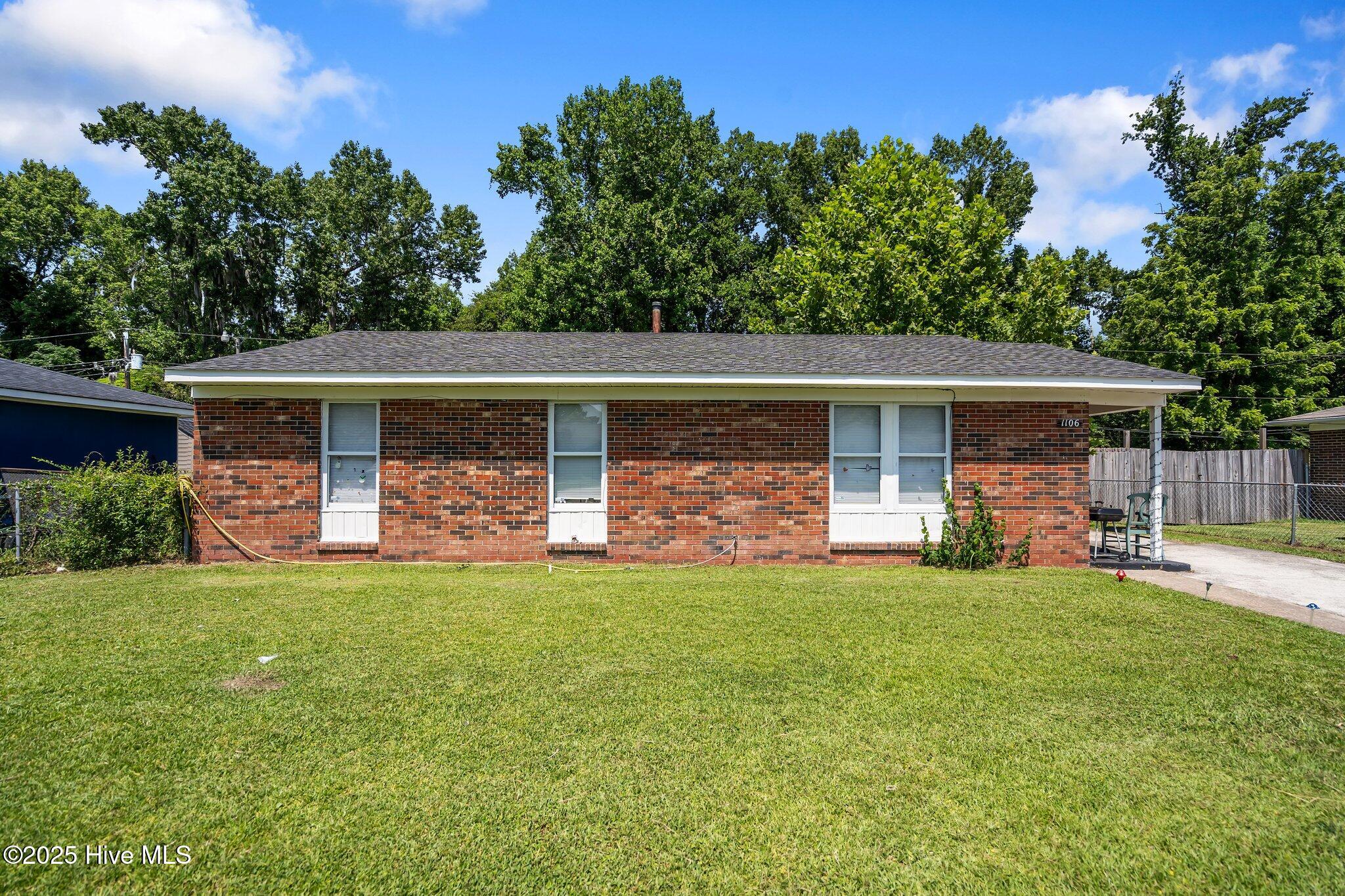 1106 E Stewart Circle Property Photo 1