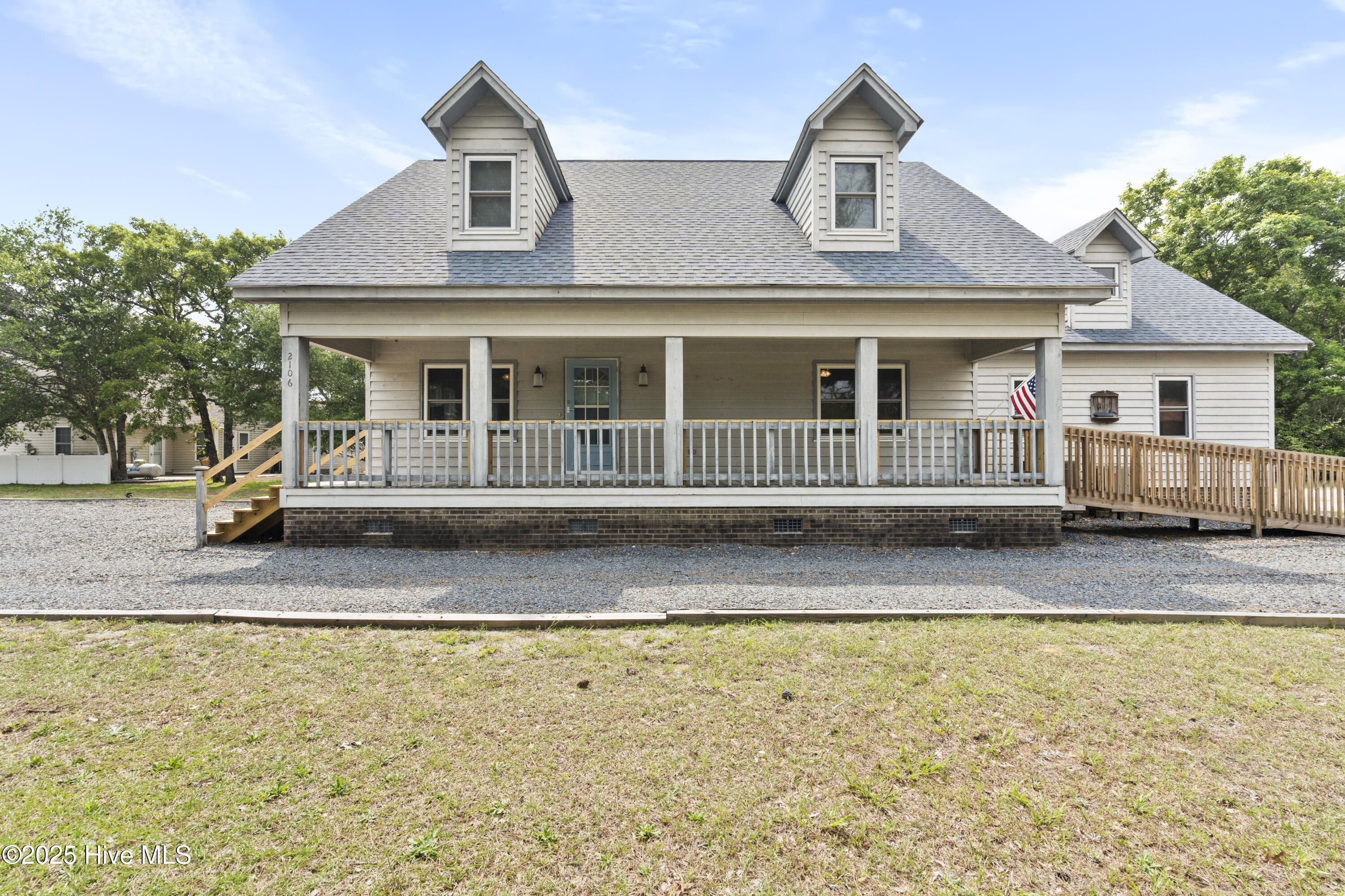 2106 E Oak Island Drive Property Photo 1