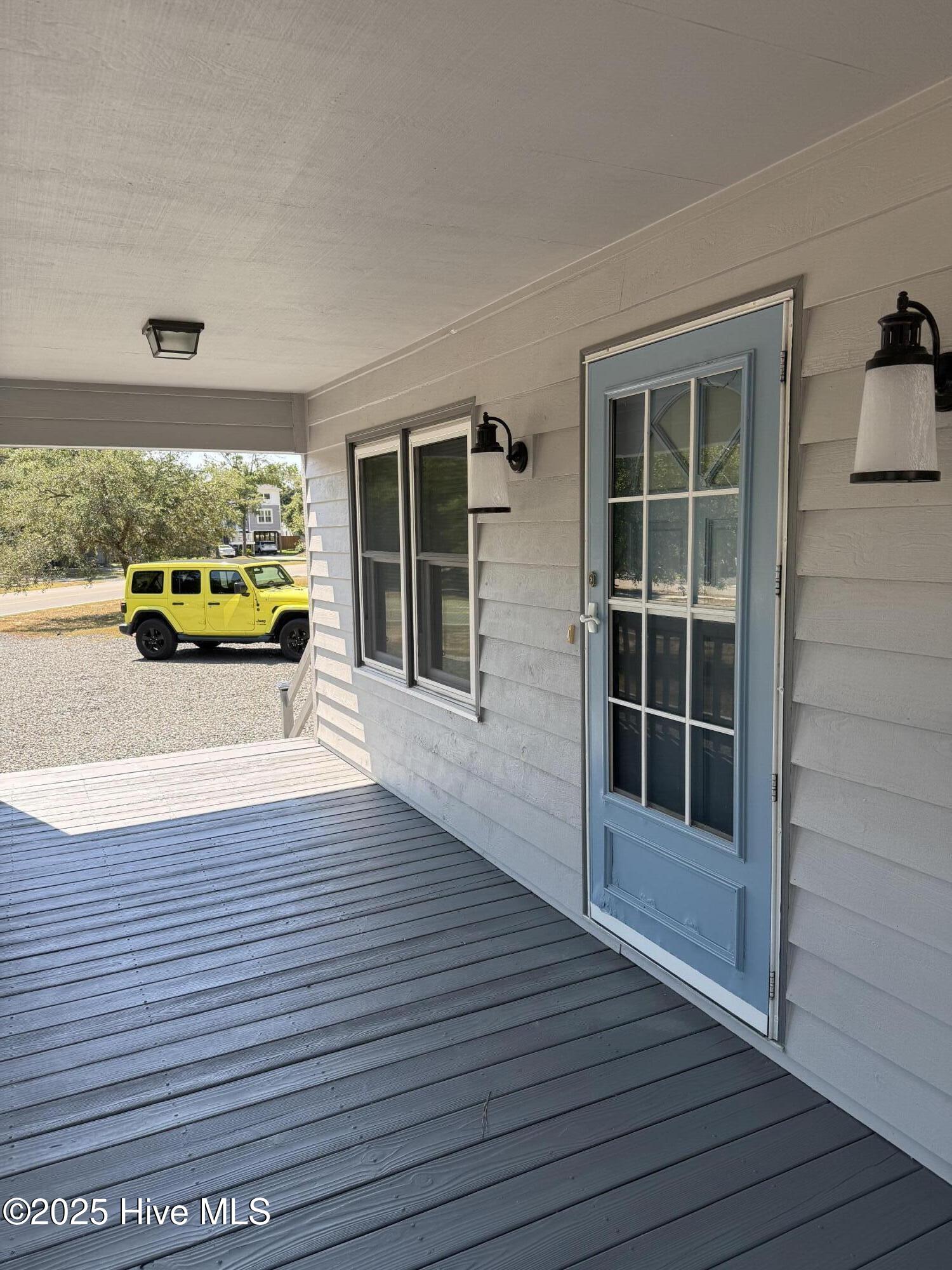 2106 E Oak Island Drive Property Photo 3