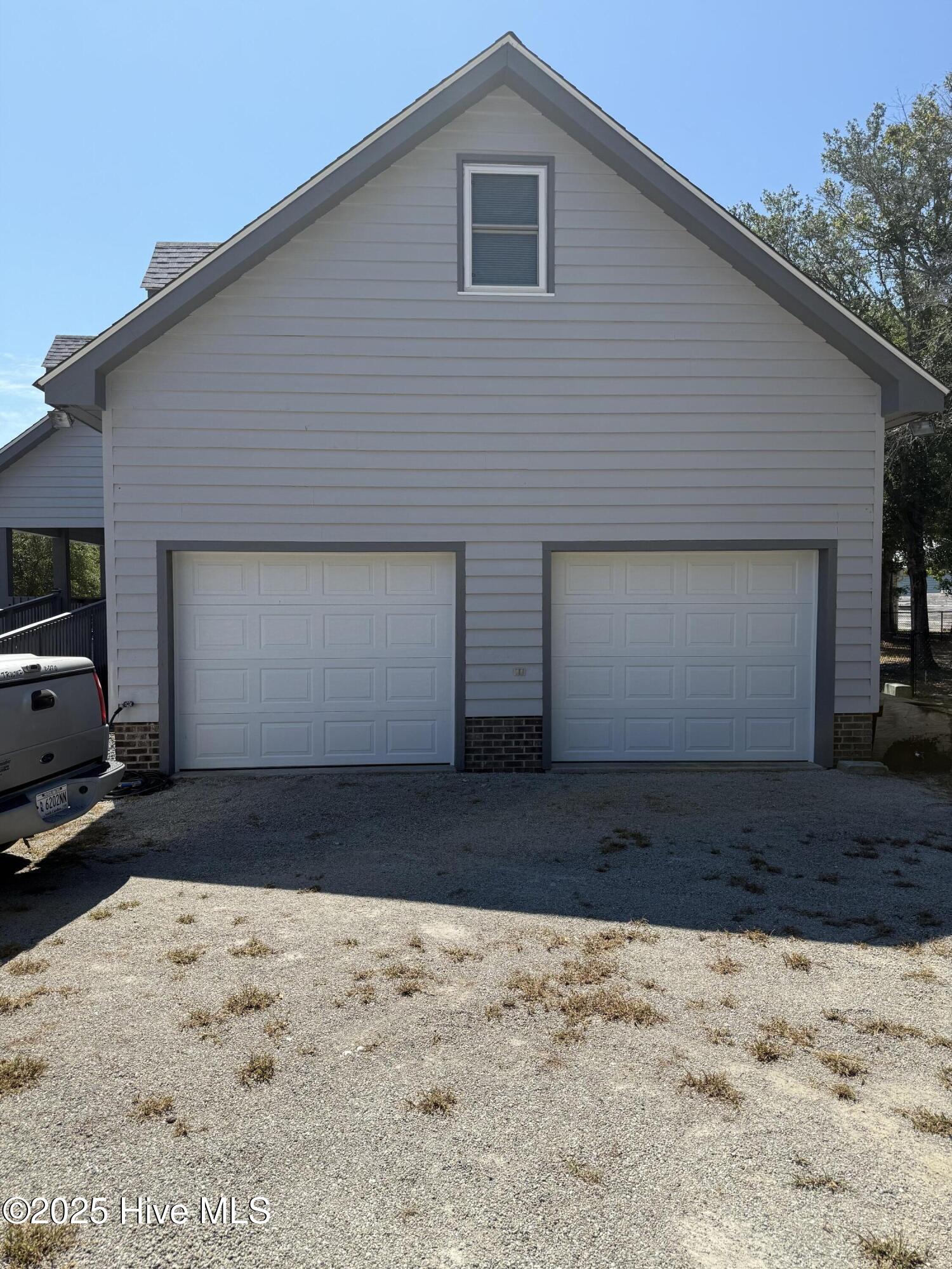 2106 E Oak Island Drive Property Photo 5