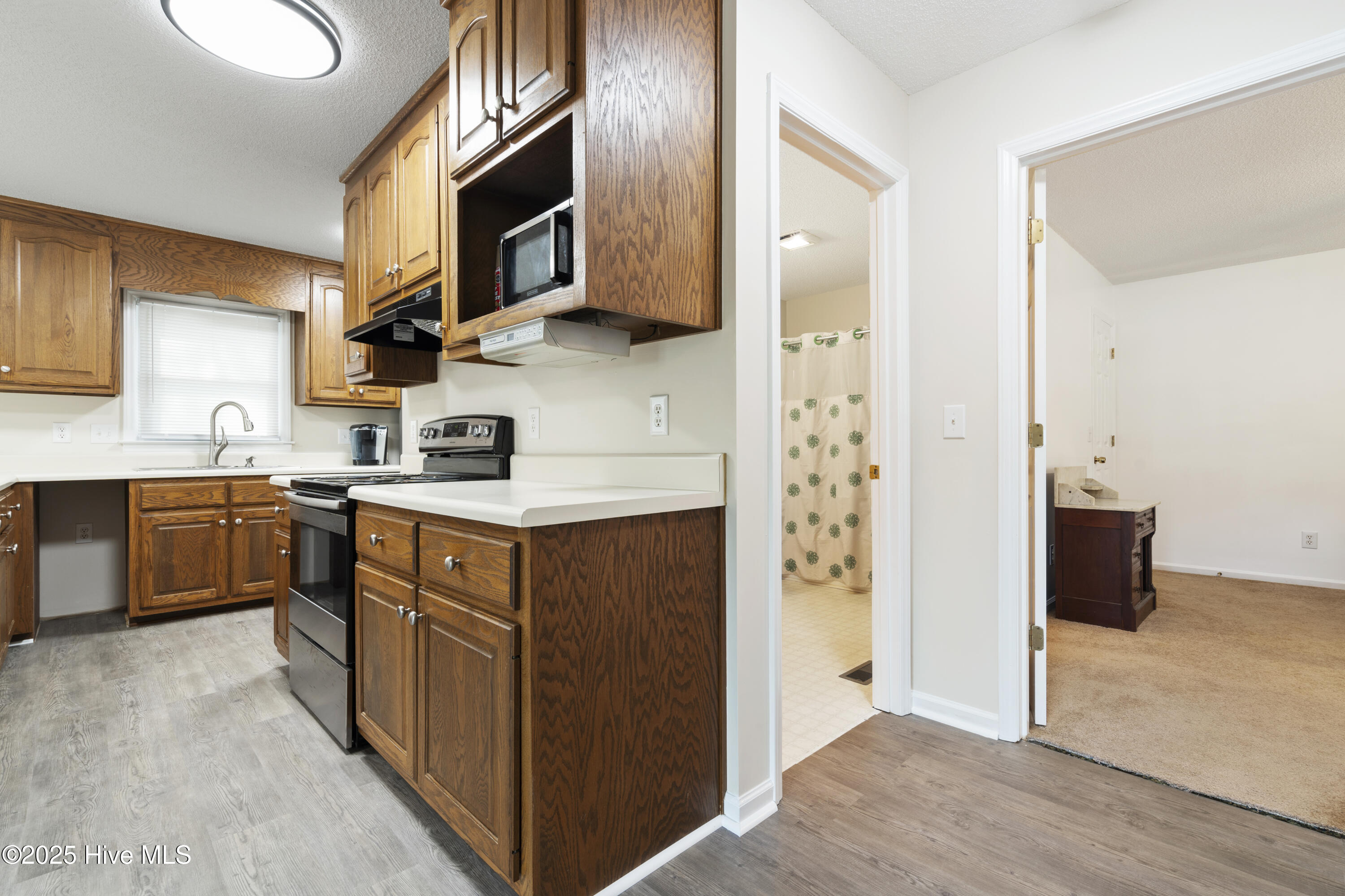 2106 E Oak Island Drive Property Photo 12