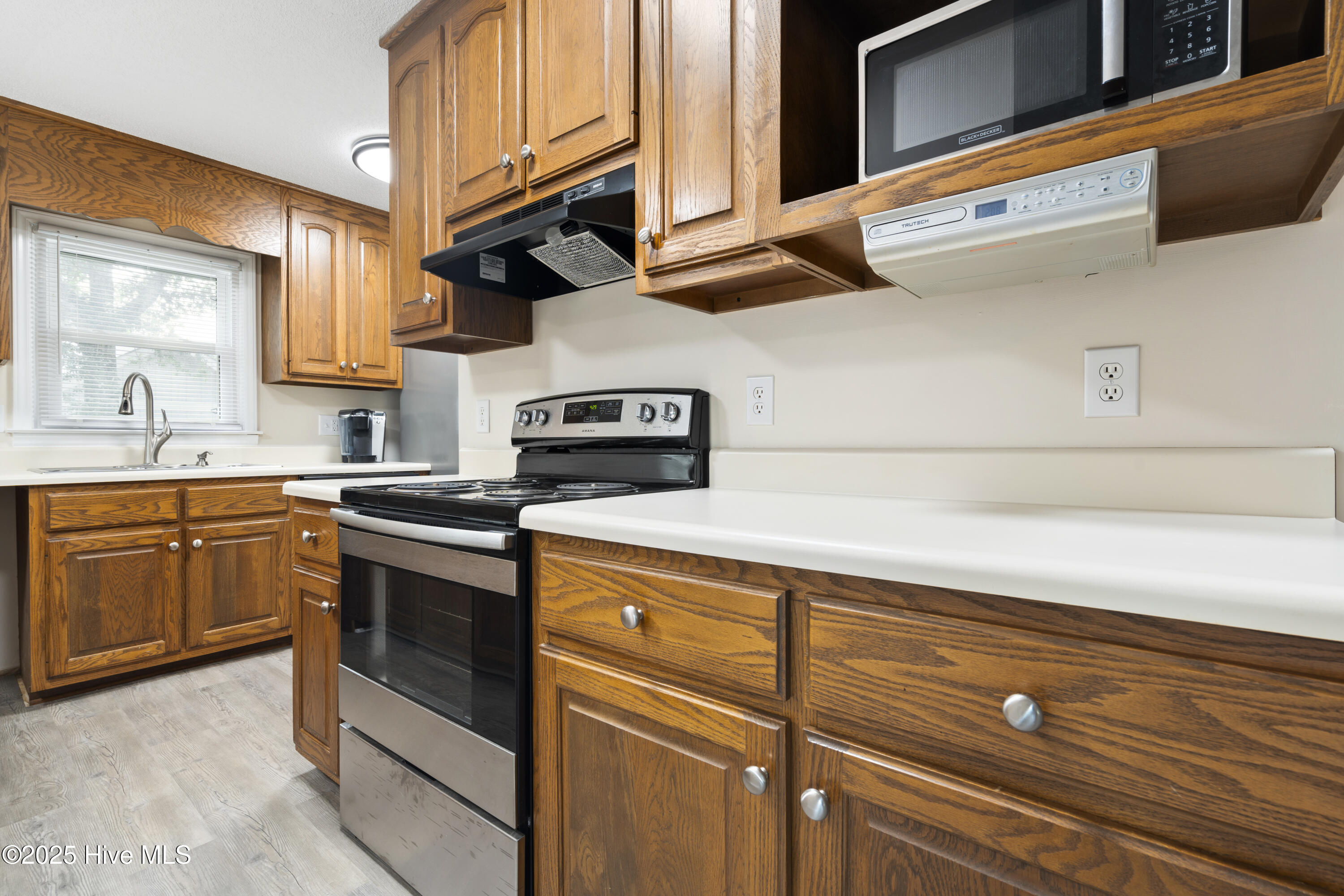 2106 E Oak Island Drive Property Photo 14