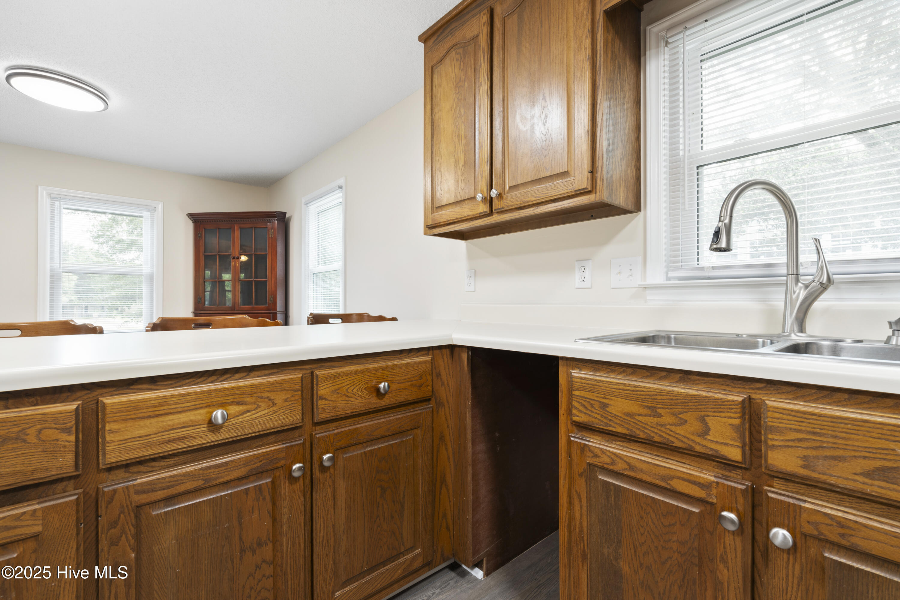 2106 E Oak Island Drive Property Photo 15